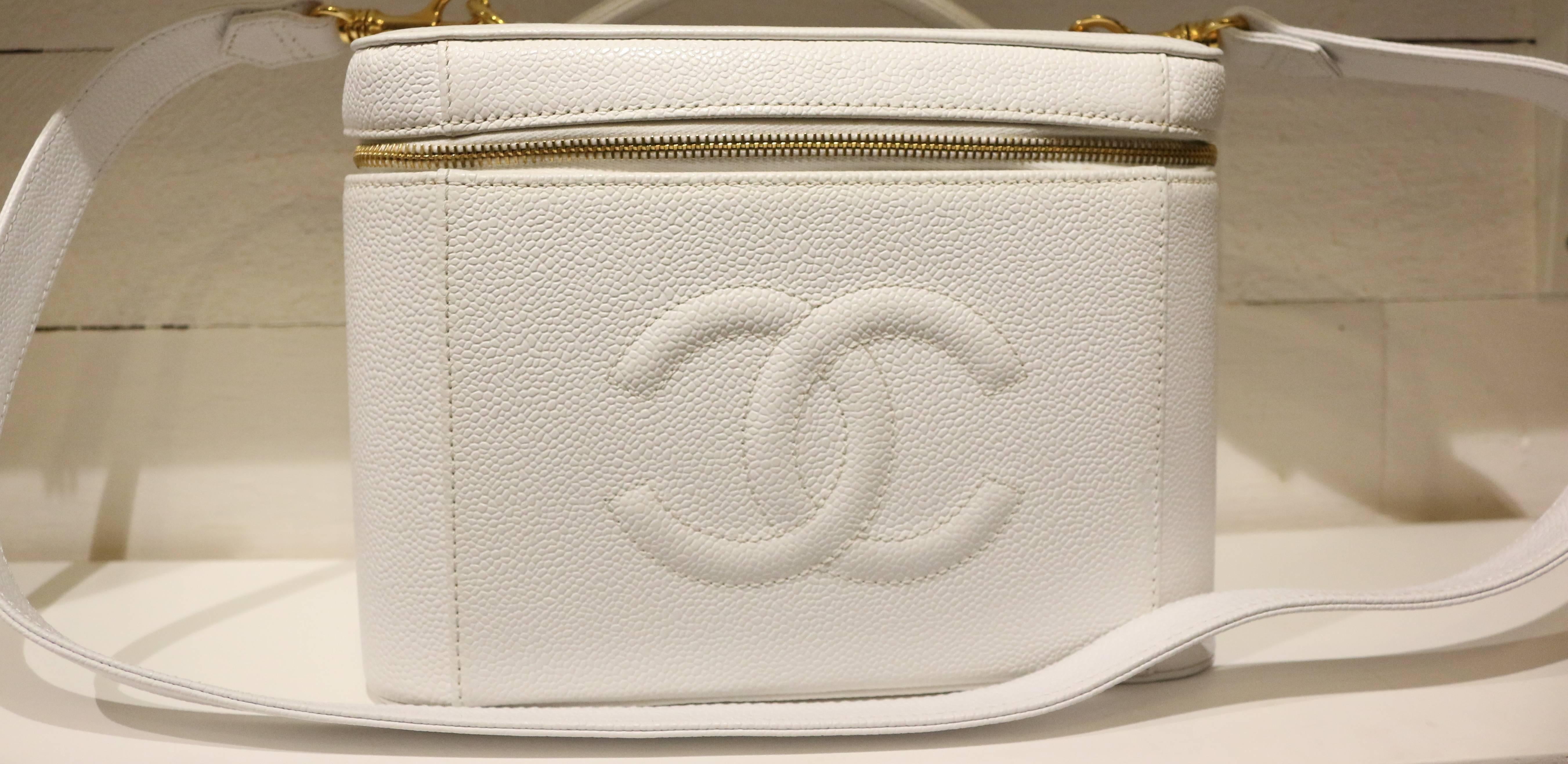 - Vintage 90s Chanel white caviar leather vanity bag with strap. Featuring a come with gold lock, two interior pockets and tag. 

- Made in Italy. 

- Size: W 23cm × H 17cm × D 14cm. Shoulder Strap: 100cm. 

- Size: W 9inches × H 6.5inches × D
