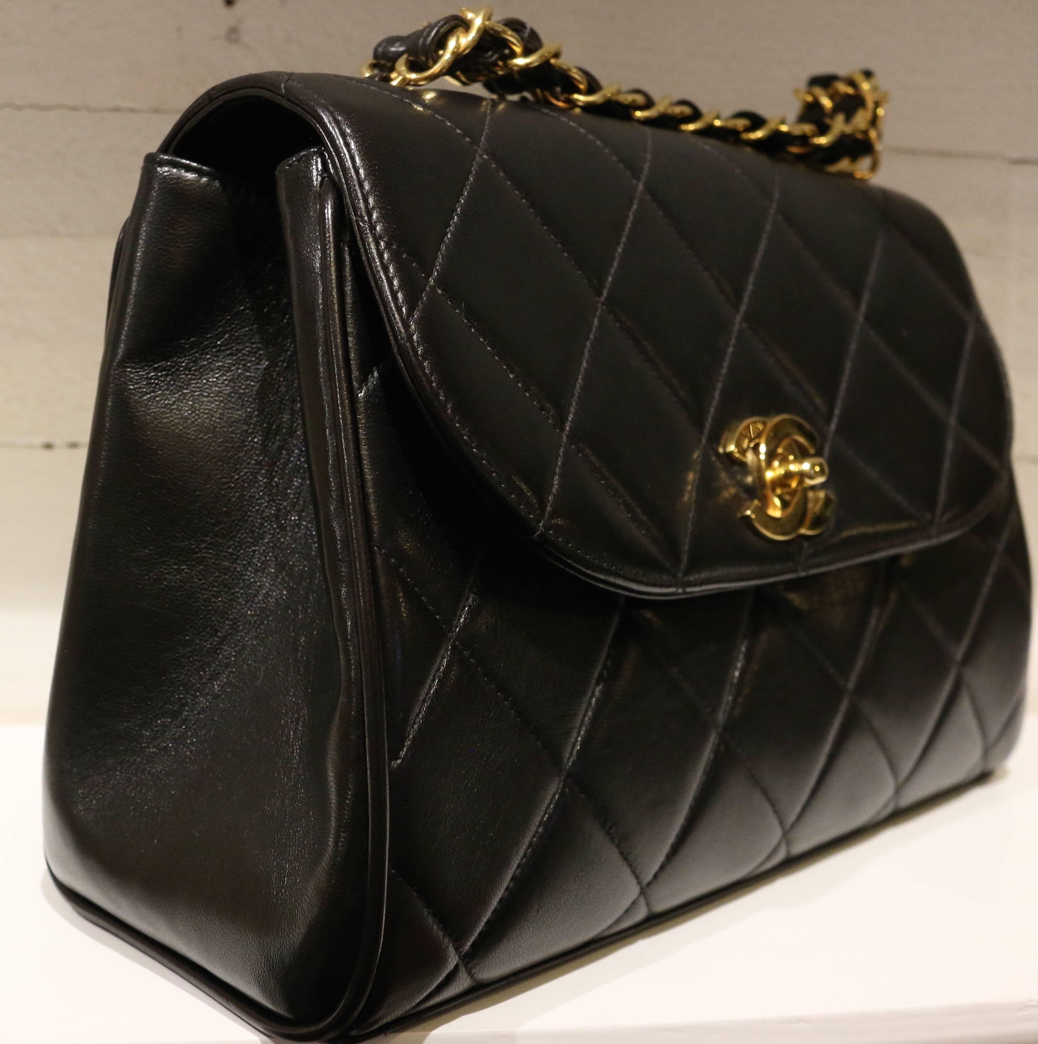 - Vintage 90s Chanel black quilted lambskin trapezoid gold chain leather handle handbag. Featuring a gold hardware 'CC