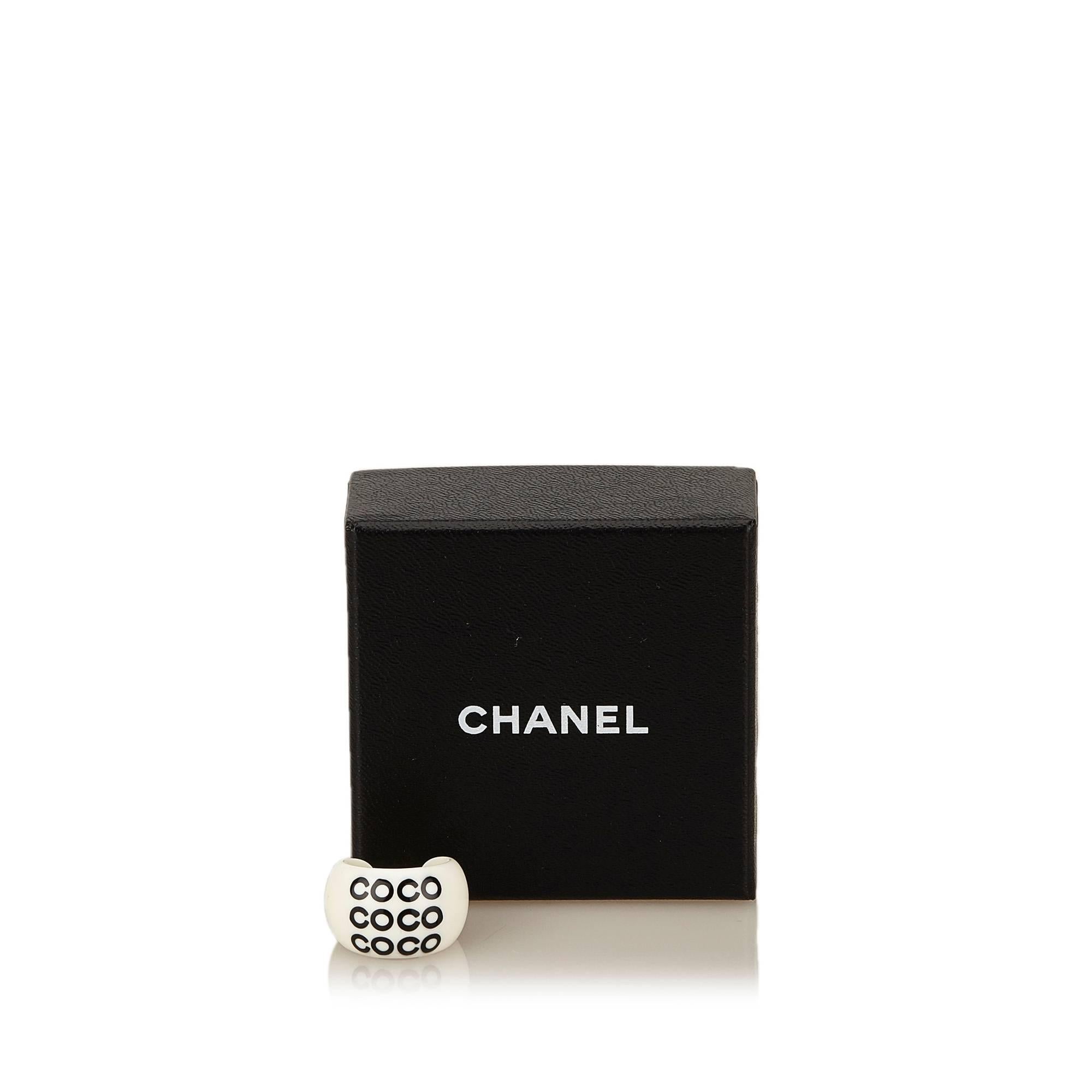 Chanel White Coco Resin Ring In Excellent Condition In Sheung Wan, HK