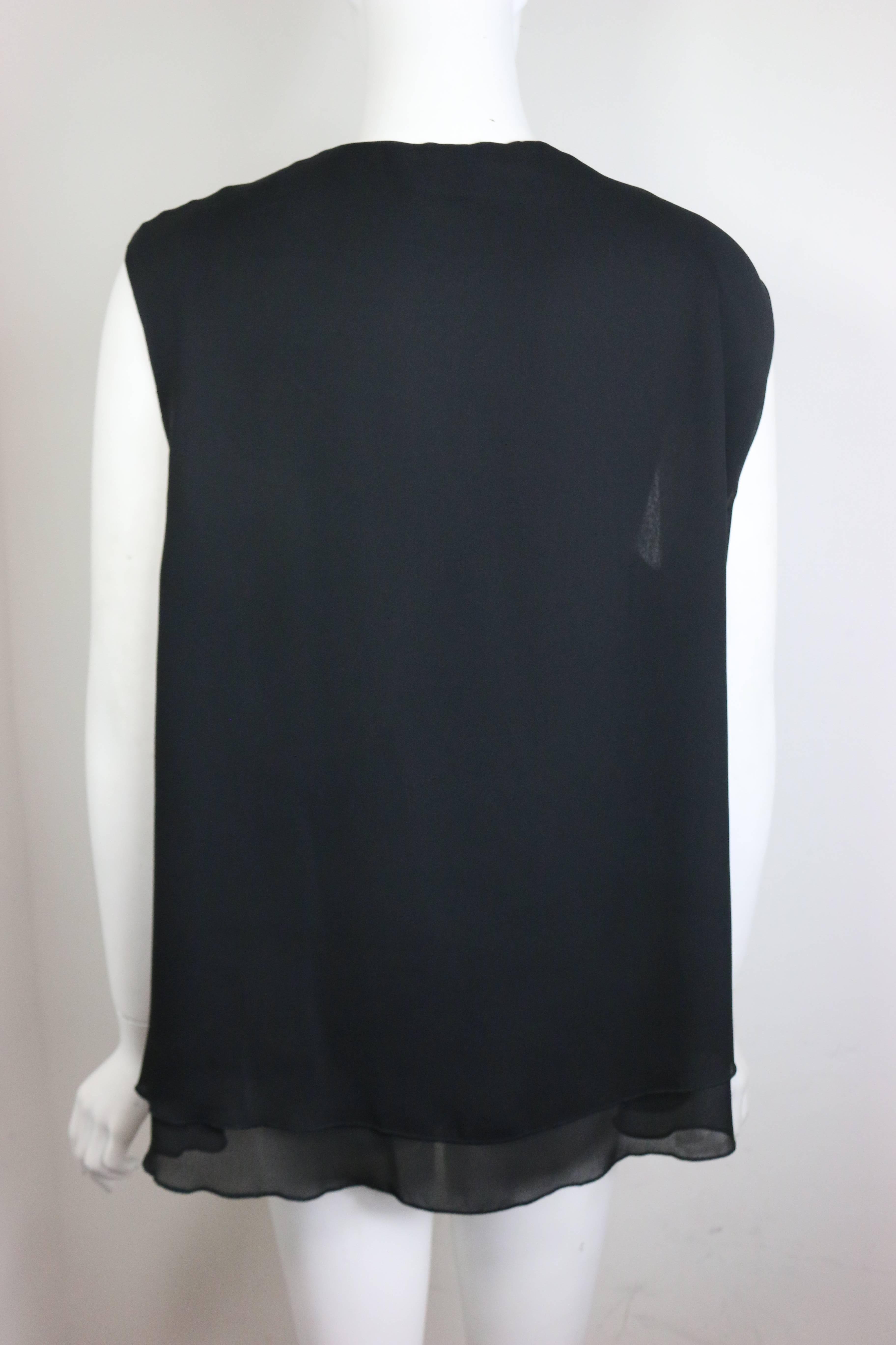 Noir Ikons - Chemisier sans manches à double épaisseur en polyester noir  en vente