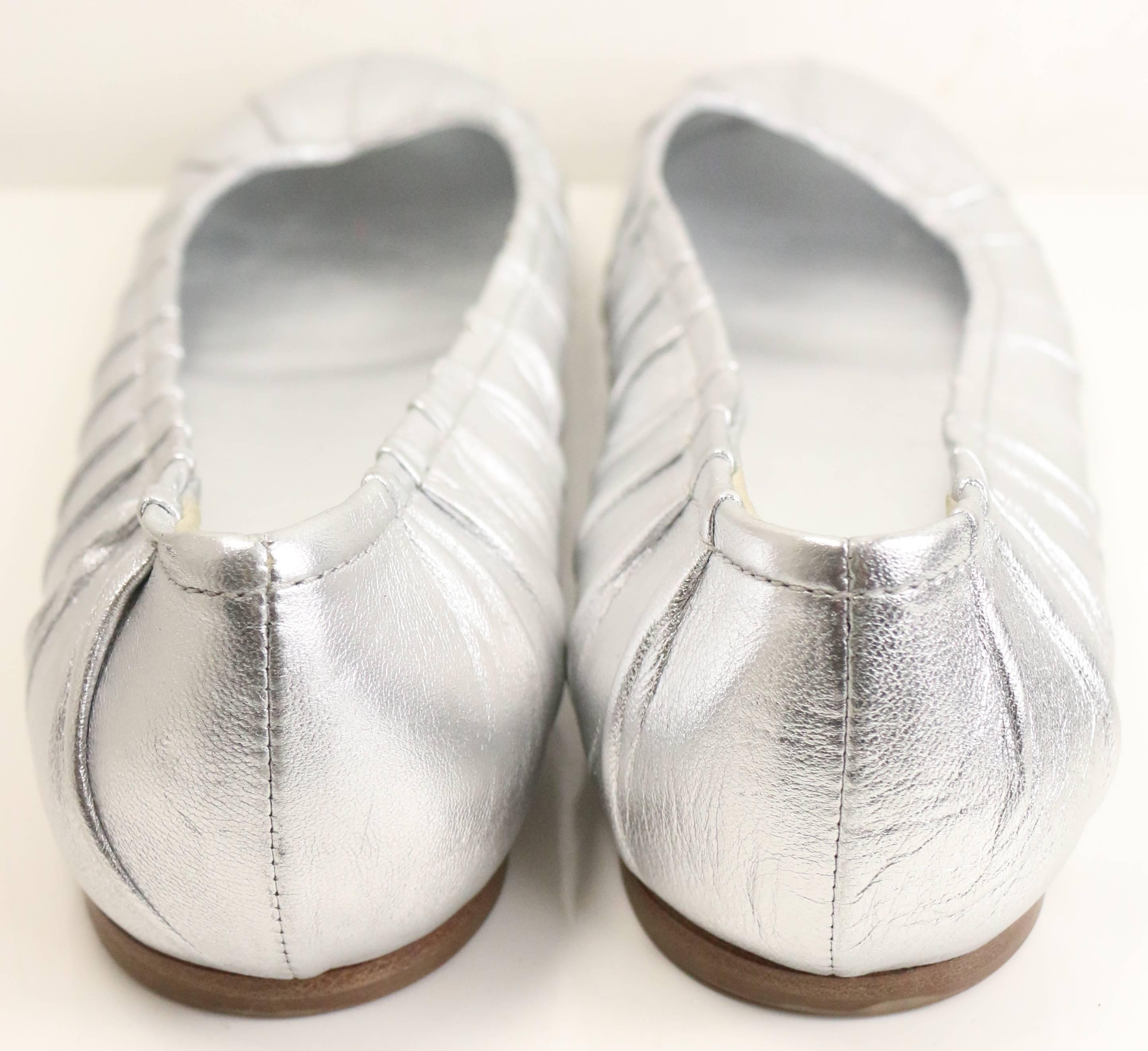 - Prada silver metallic leather flats with few pleated effect. Featuring a wooden sole. Chic and comfortable to wear. 

- Made in Italy. 

- Size 38. 


