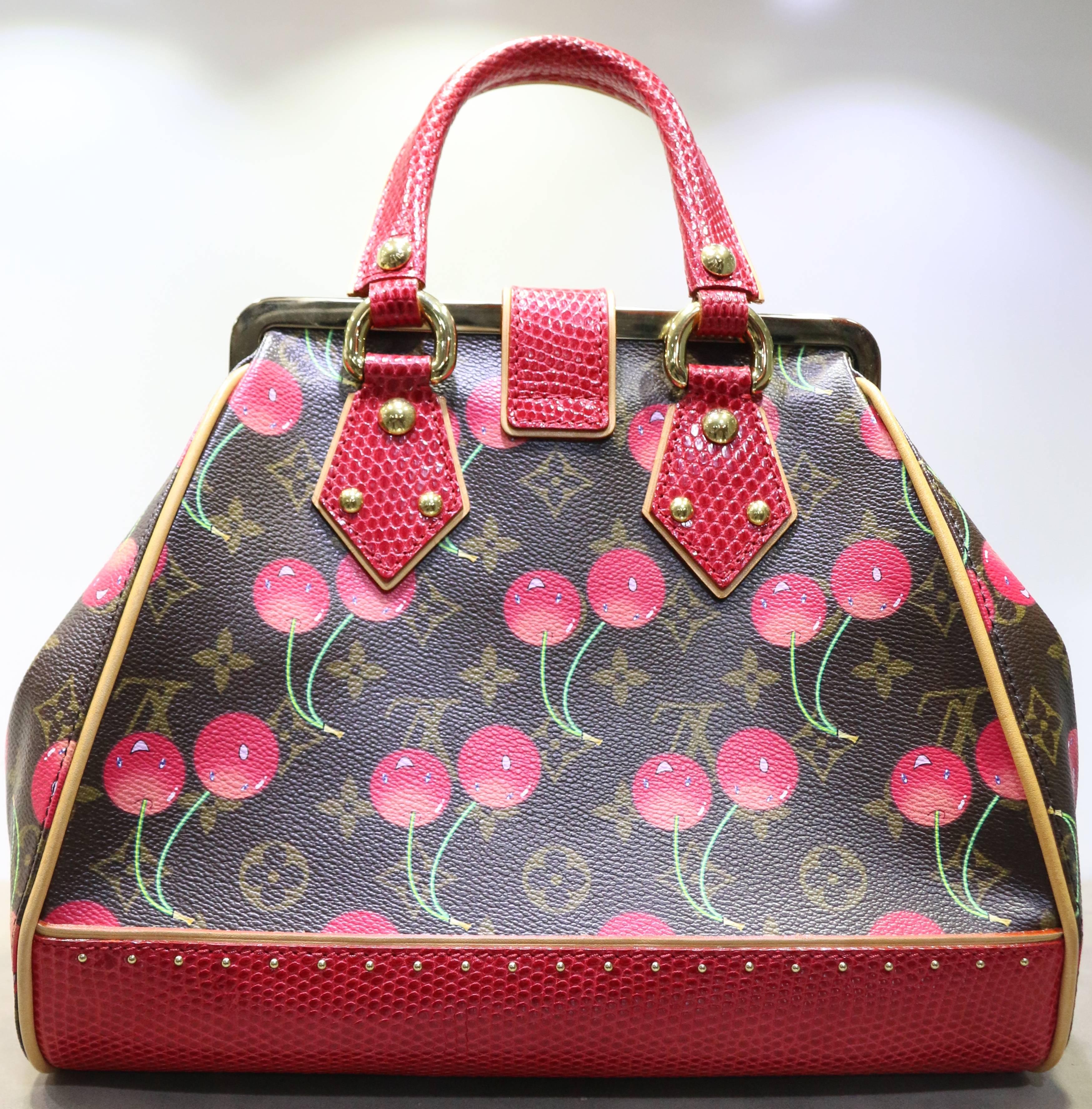 - Louis Vuitton x Takashi Murakami Monogram cerises lizard sac firmer MM.  Featuring a lizard leather top handles with bold brass ring links and a brass frame with a brass kiss lock top. 

- Made in France.

- Length: 12inches. Height: 8inches.