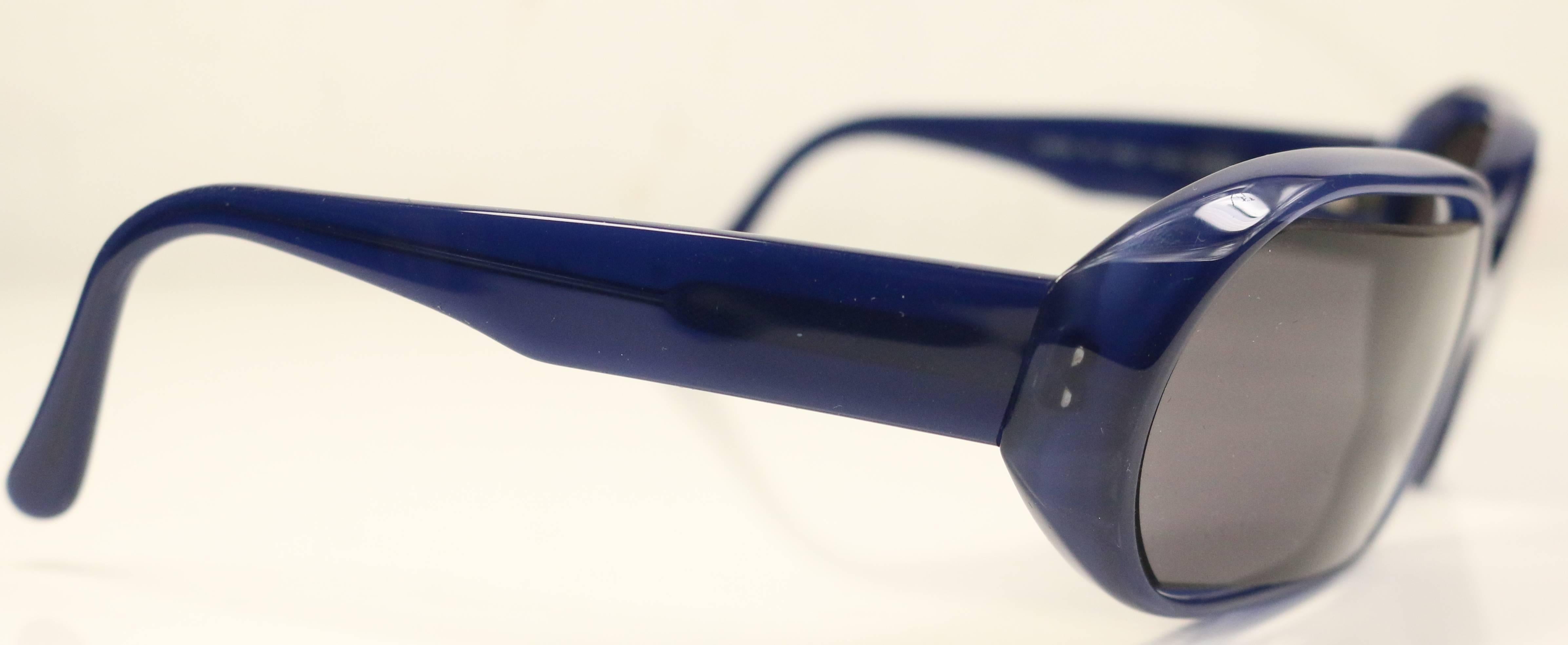 - Vintage 90s Chanel navy  sunglasses with rectangle lenses. Featuring a 