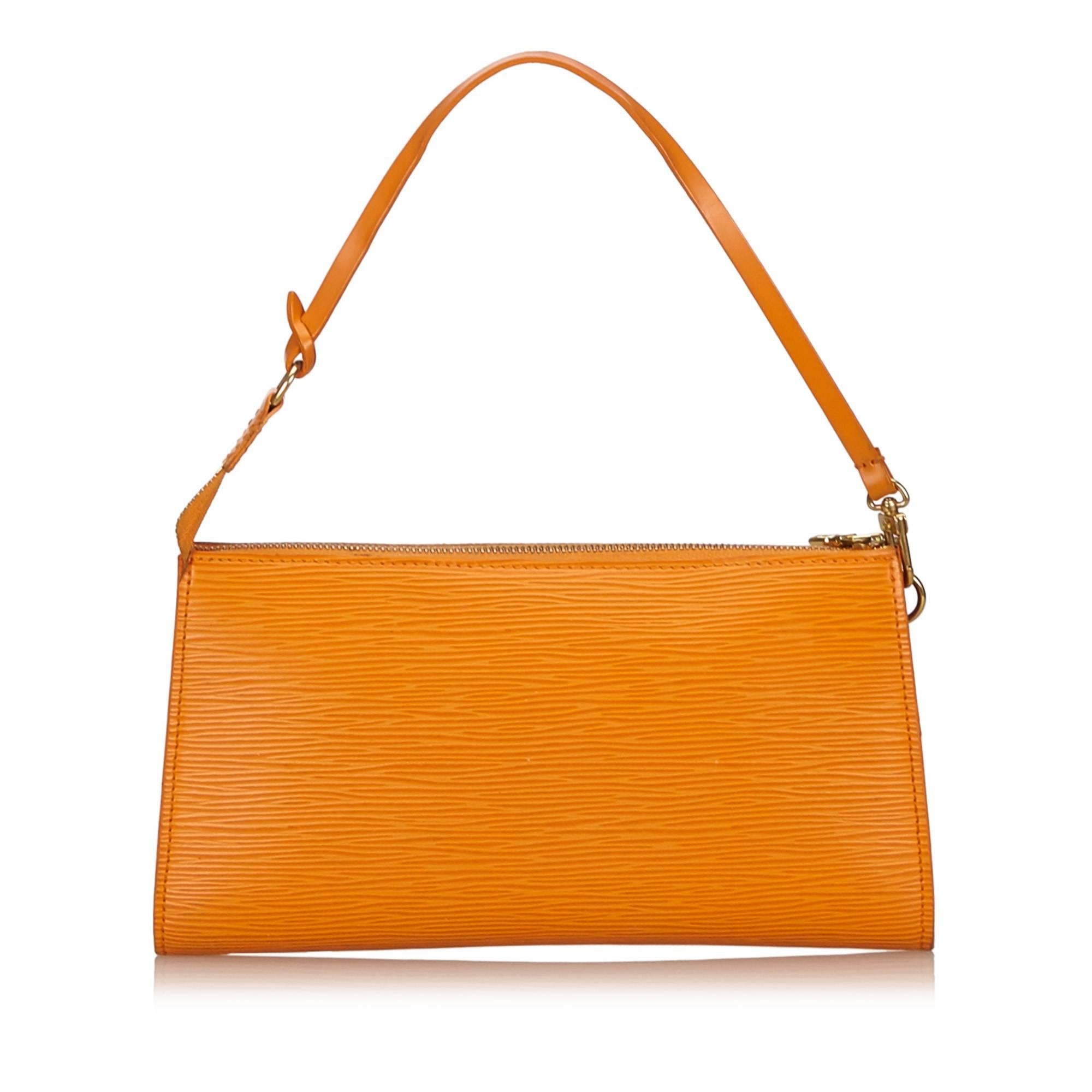 Louis Vuitton Orange Epi Pochette Accessoires 24 Handbag In Excellent Condition In Sheung Wan, HK