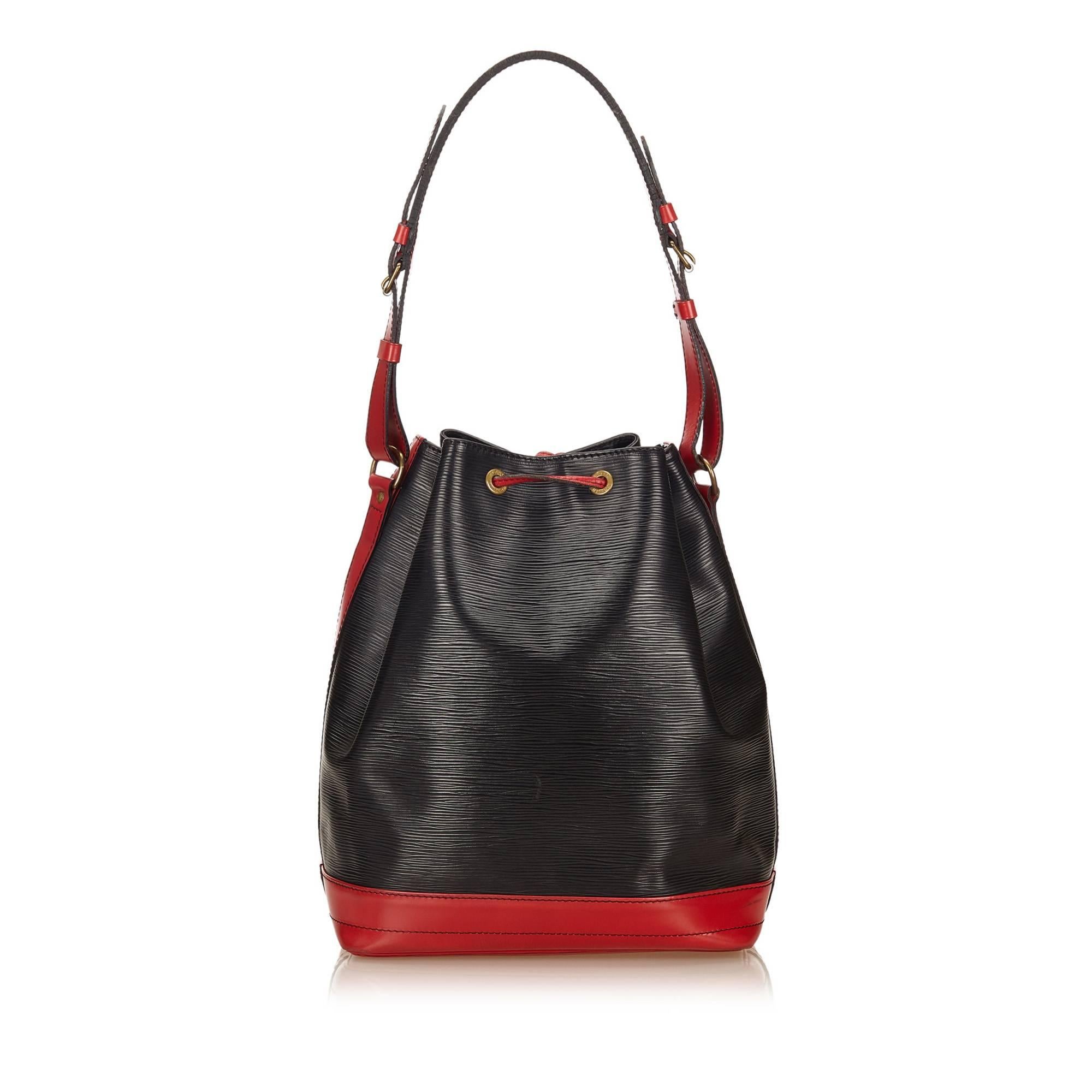 Louis Vuitton Black and Red Epi Noe Bi colour Bucket Shoulder Bag at ...