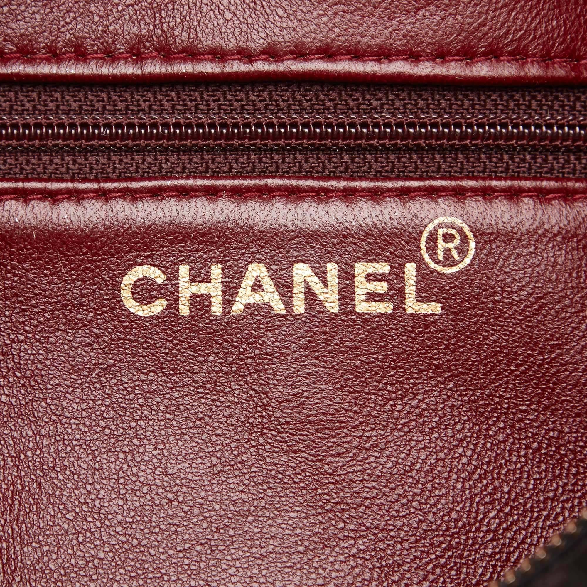 Chanel Bolso cilíndrico de piel de cordero acolchada negra 1