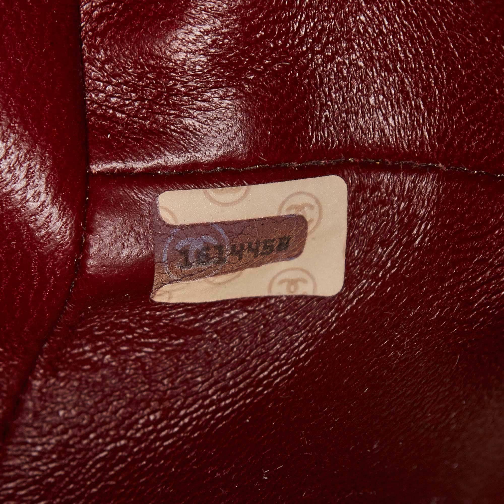 Chanel Bolso cilíndrico de piel de cordero acolchada negra 3