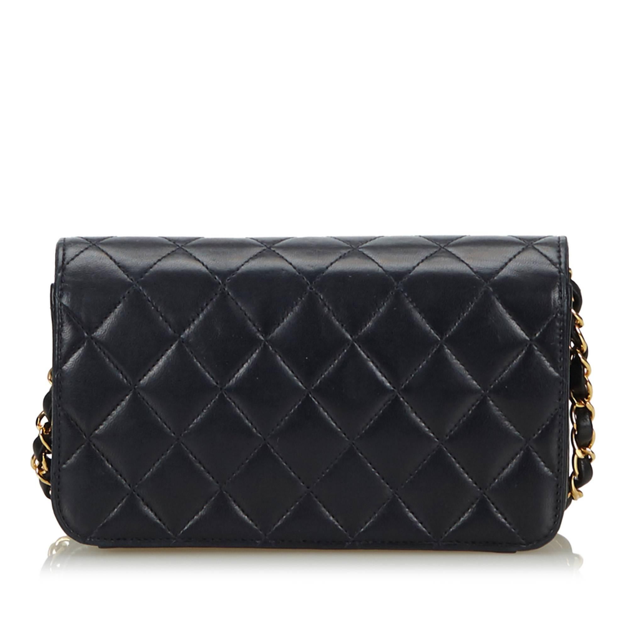- This vintage black Chanel shoulder bag features a quilted lambskin leather body, a chain shoulder strap, a front gold toned 