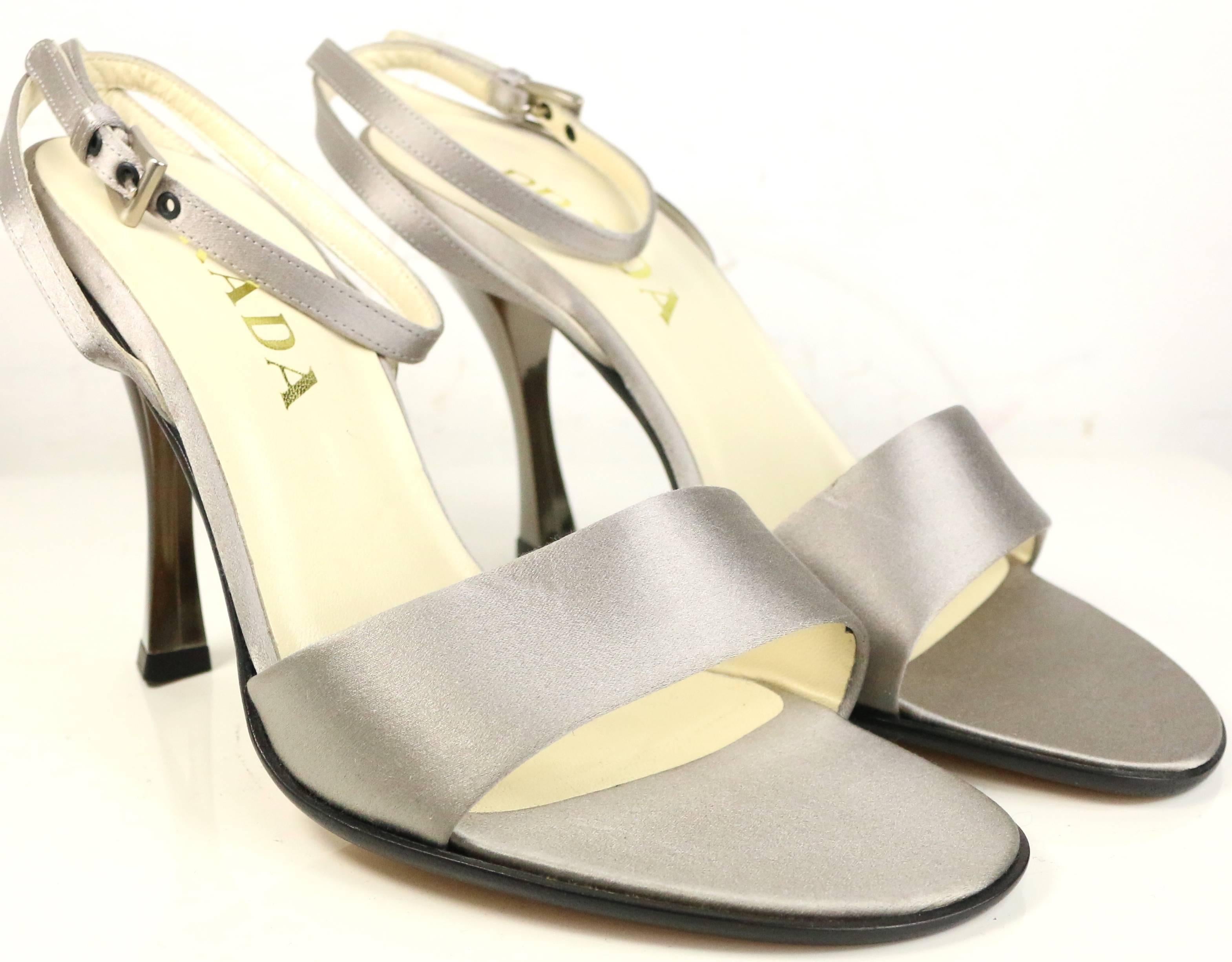 - Vintage 90s Prada silver satin strap slingback sandals heels. 

- Made in Italy. 

- Size 37.5 





