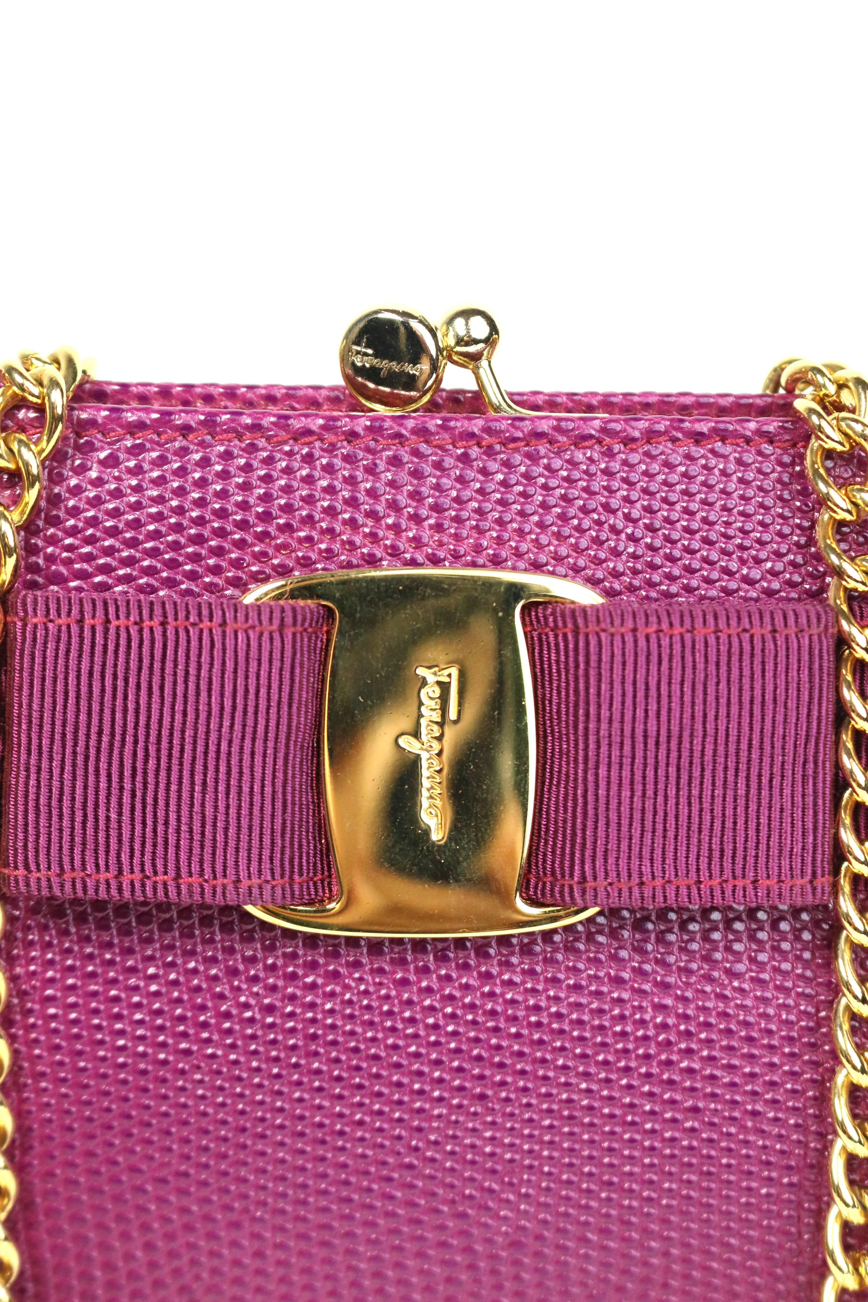 - Vintage 90s Salvatore Ferragamo purple lizard skin gold chain shoulder bag. Featuring a kiss lock closure with a detachable gold toned hardware shoulder chain. Its one of a kind! 

- Made in Italy. 

- Size: Length: 6.25 inches. Height: 5 inches.