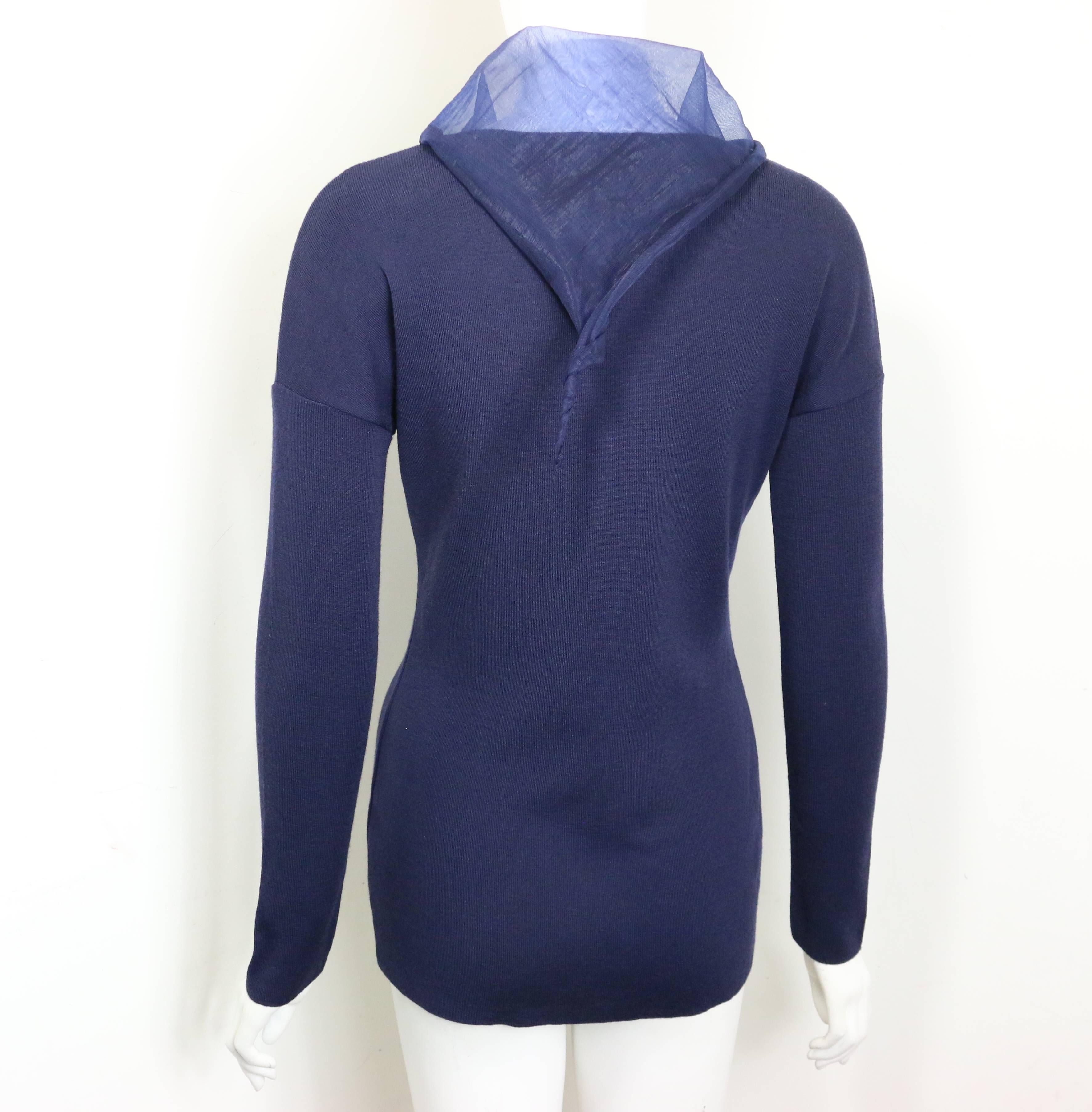 Liviana Conti Marineblauer Wollpullover mit durchsichtiger Kapuze  (Blau) im Angebot
