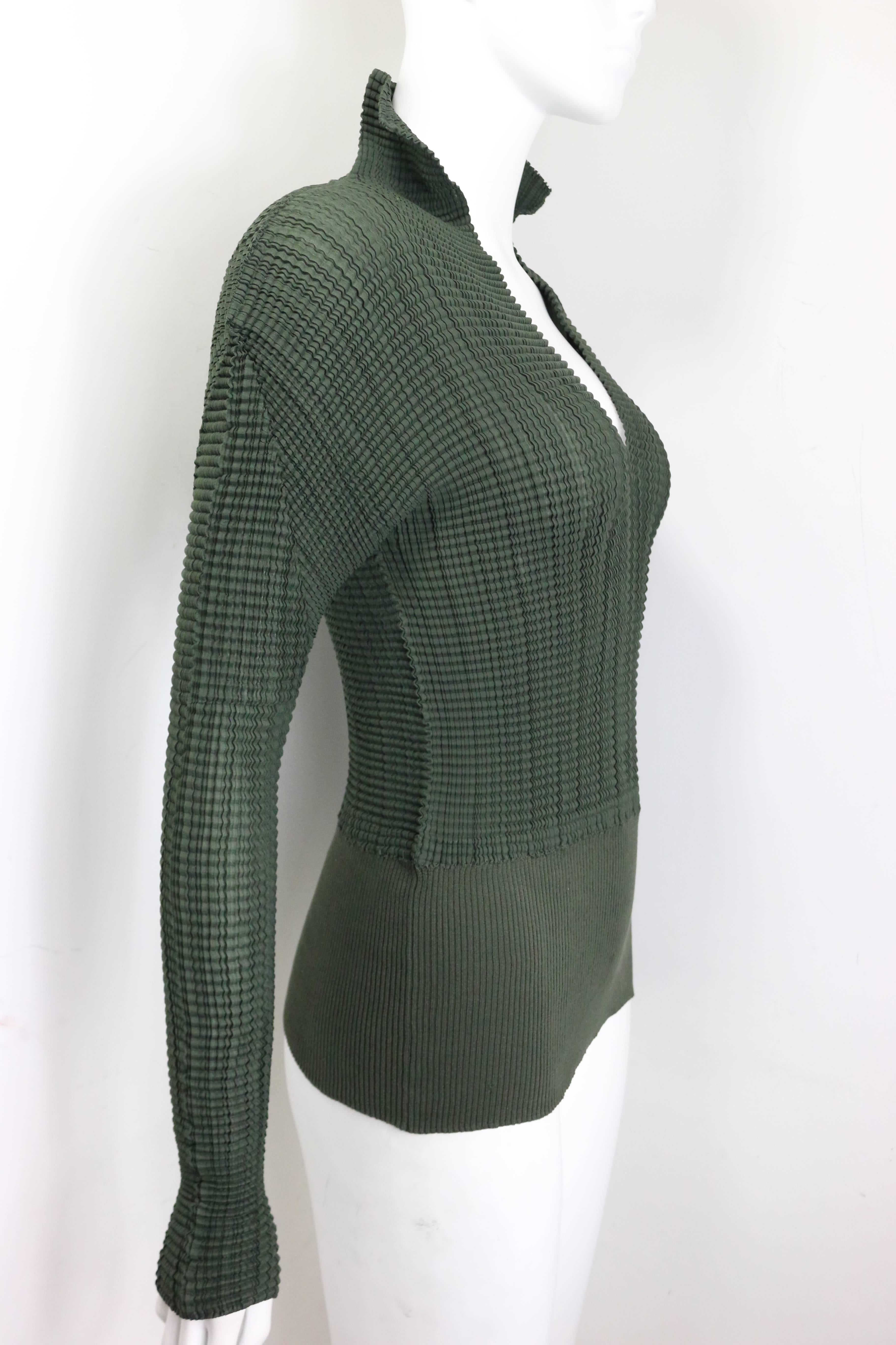 - Vintage 90s Issey Miyake green pleated V neckline collar long sleeves top. Featuring a cotton ribbed hem. 

- Made in Japan. 

- Size 3. 

- 100% Polyester. 

