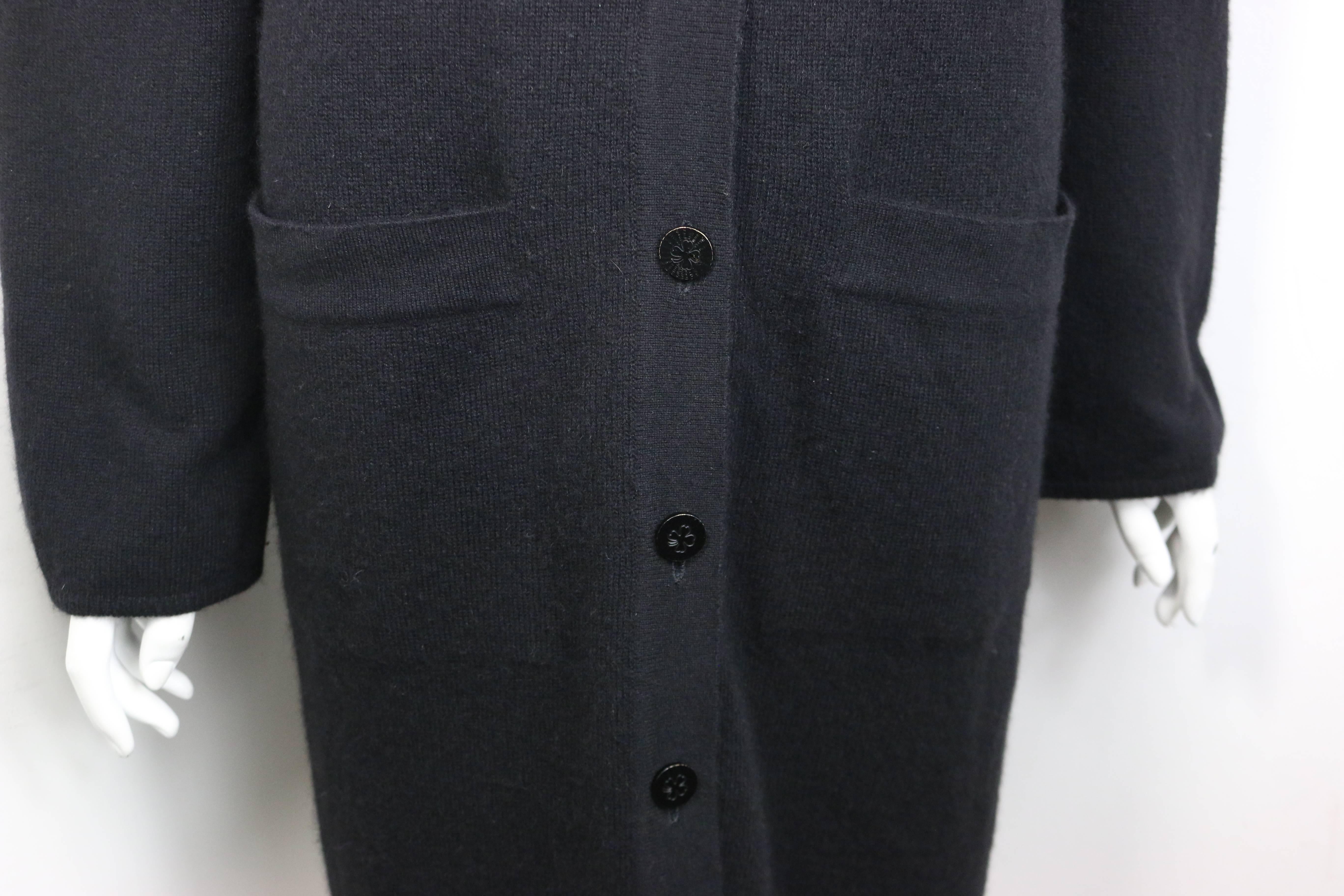 - Vintage Chanel black cashmere long cardigan from 1998 A/W collection. 

- Black toned hardware "CC" buttons closure. 

- Two front open pockets. 

- Size 40. 

- 100% Cashmere. 