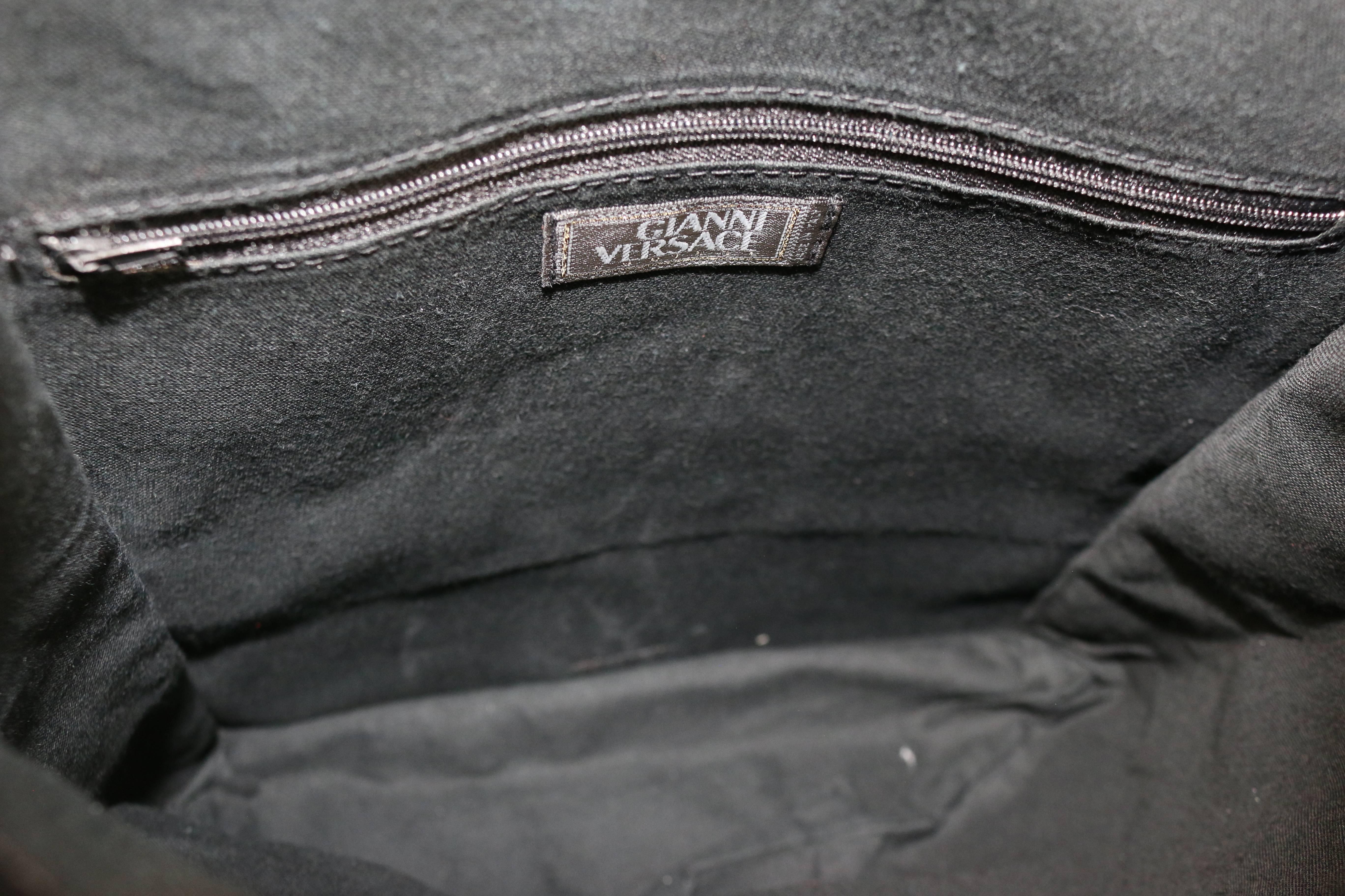  Gianni Versace Couture Schwarze Ledertasche mit einem Riemenriemen aus Leder im Angebot 1