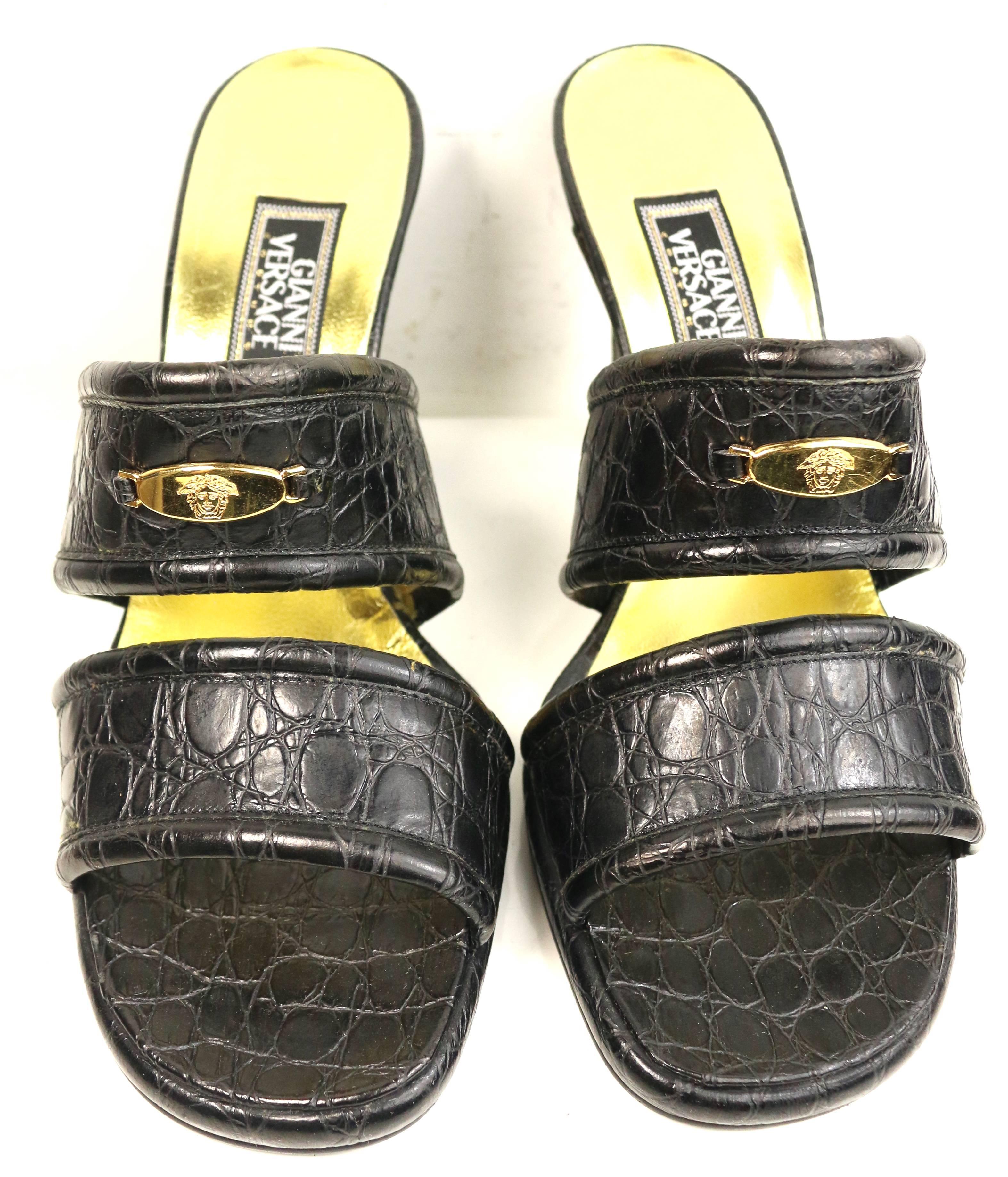- Vintage 90s Gianni Versace Couture black croc leather sandals heels. 

- Gold Medusa metal hardware embedded in front. 

- Made in Italy. 

- Size 38. 