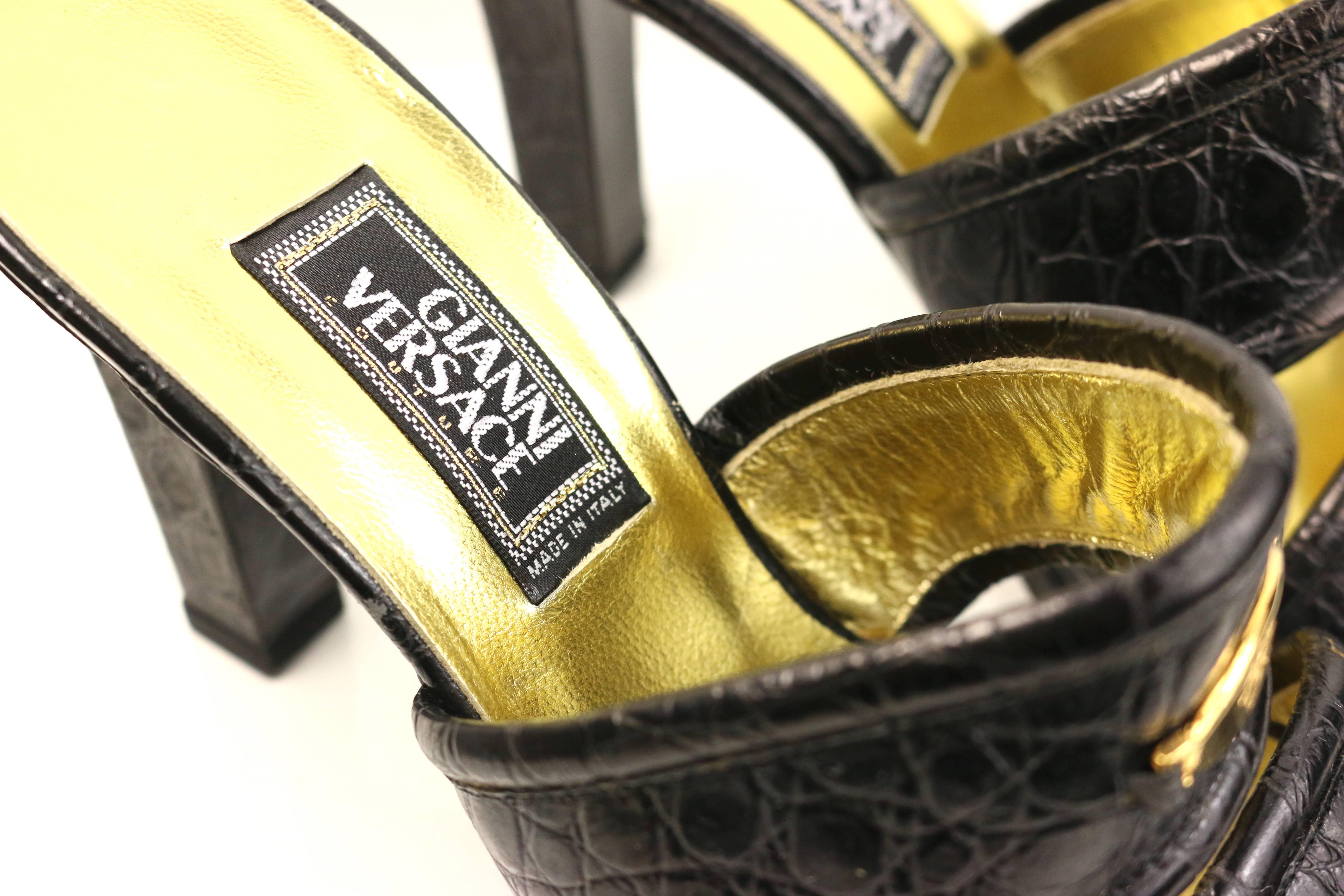 Sandales à talons en cuir croco noir Gianni Versace Couture des années 90  Excellent état - En vente à Sheung Wan, HK