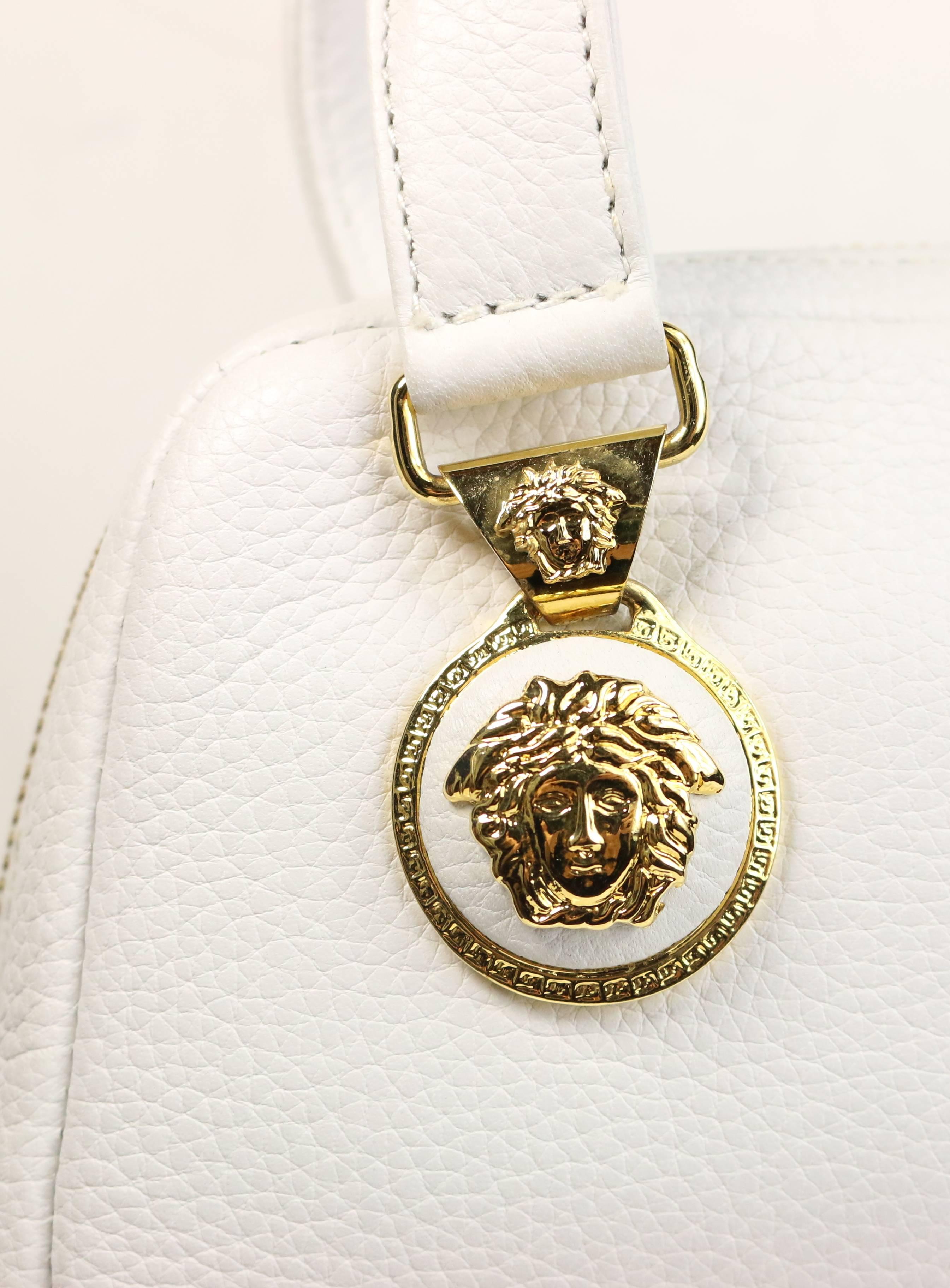 90er Gianni Versace Couture Weißes Leder  Handtasche im Angebot 1