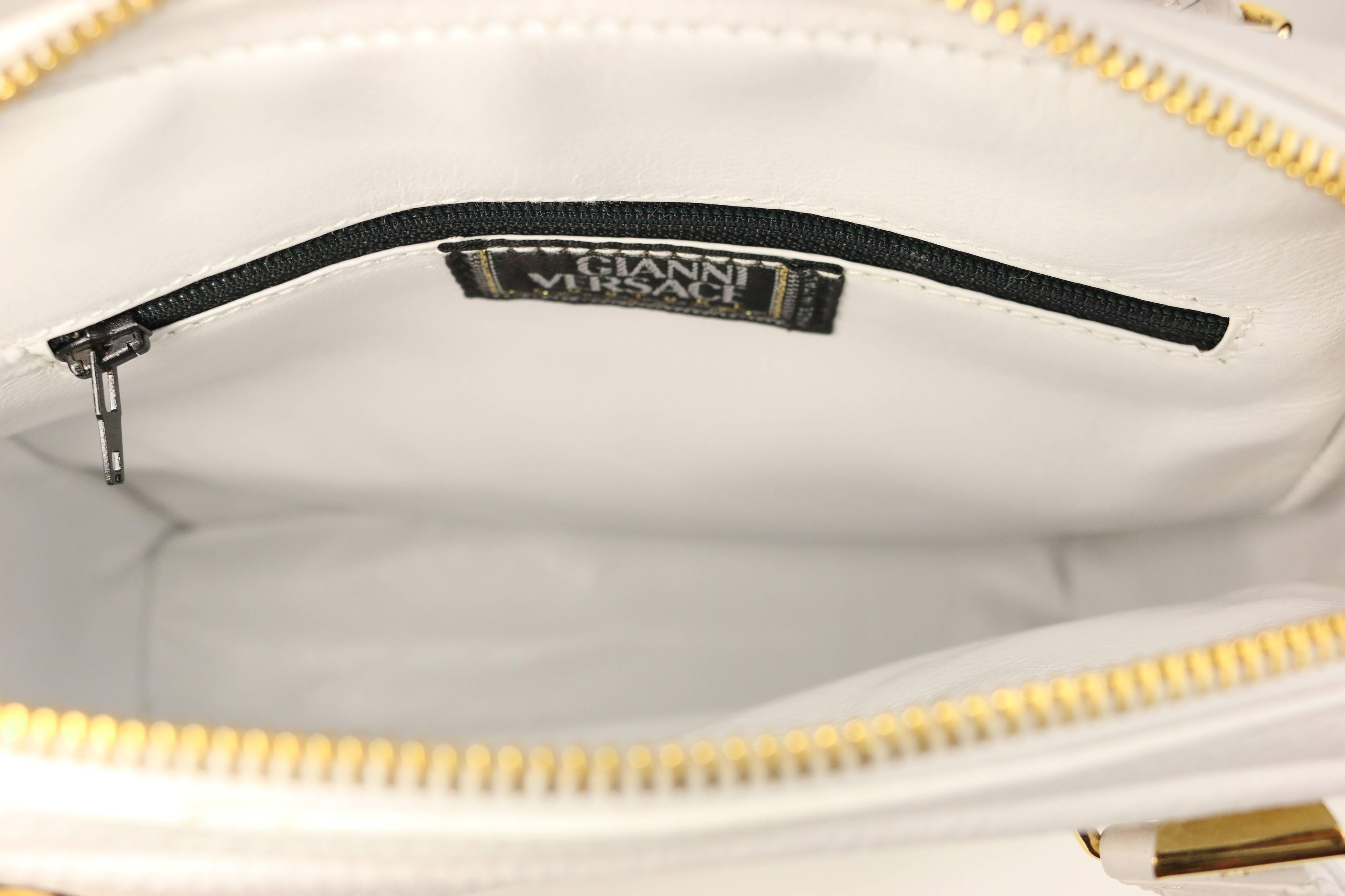 90er Gianni Versace Couture Weißes Leder  Handtasche im Angebot 3