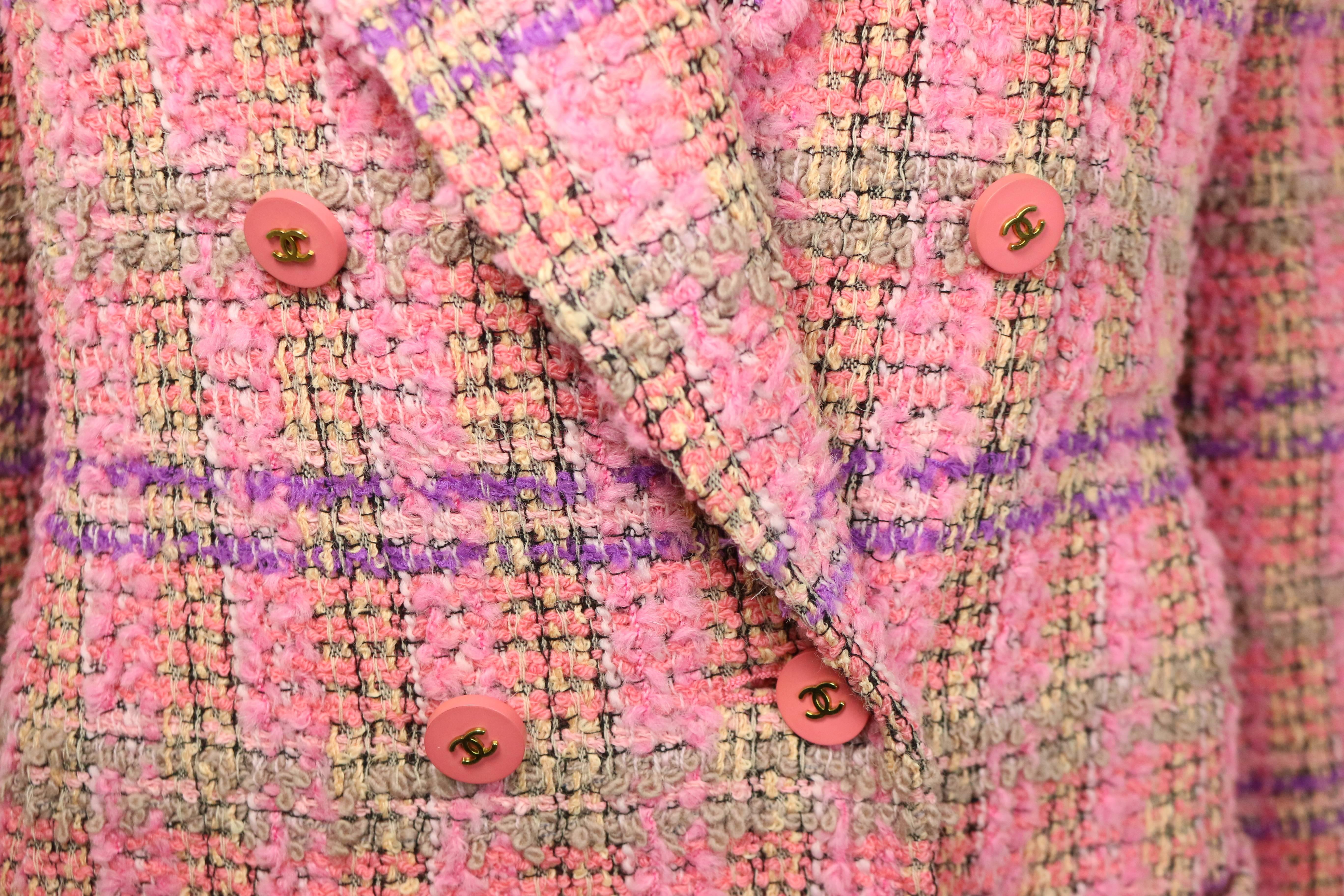 - Vintage Chanel pink wool multi coloured check pattern tweed double breasted jacket from 1994 A/W collection. 

- Three open front pockets. 

- Six pink gold toned 