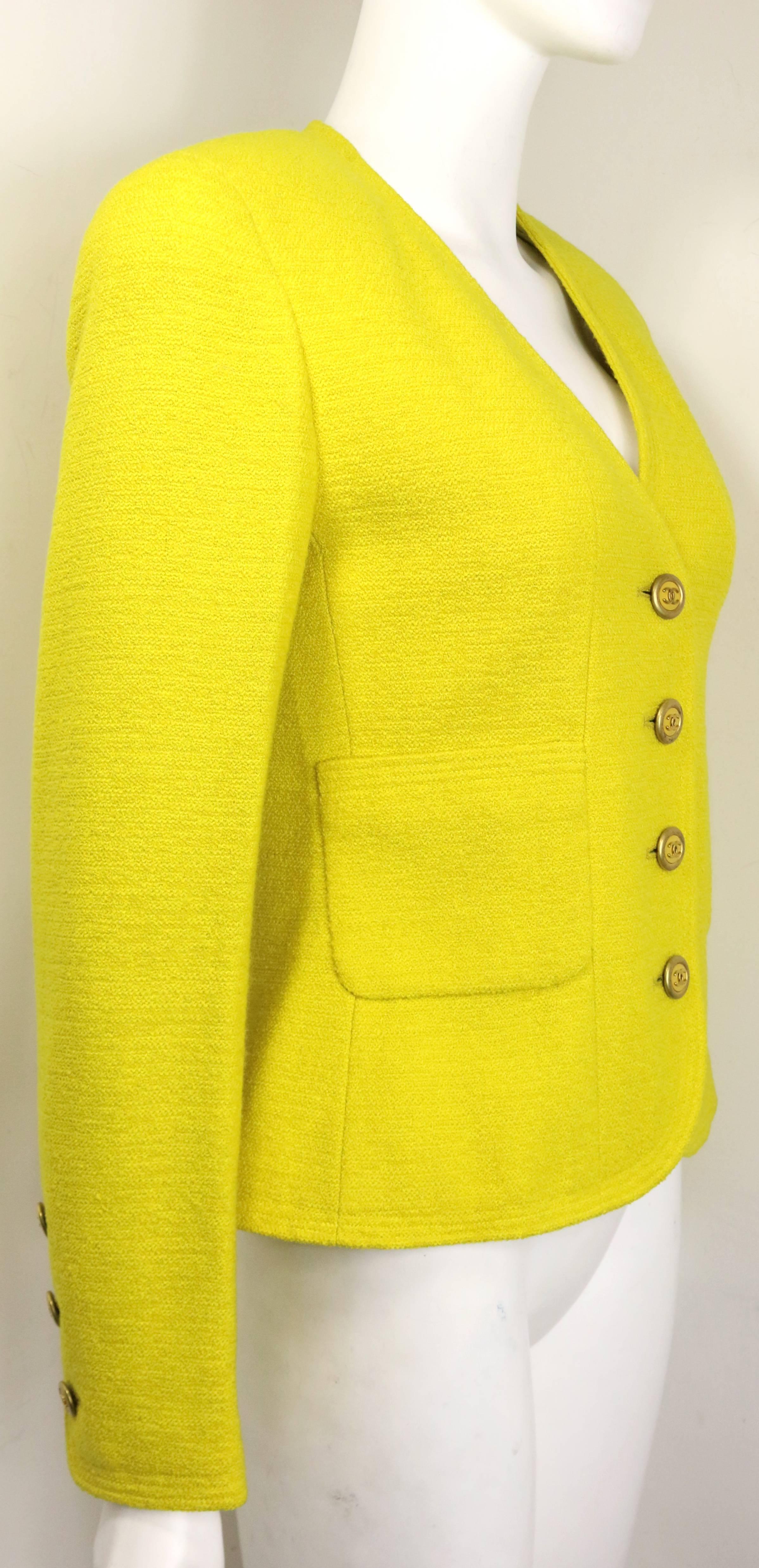 - Vintage Chanel yellow wool jacket from 1994 A/W collection. 

- V neck with no collar. 

- Four front gold toned 