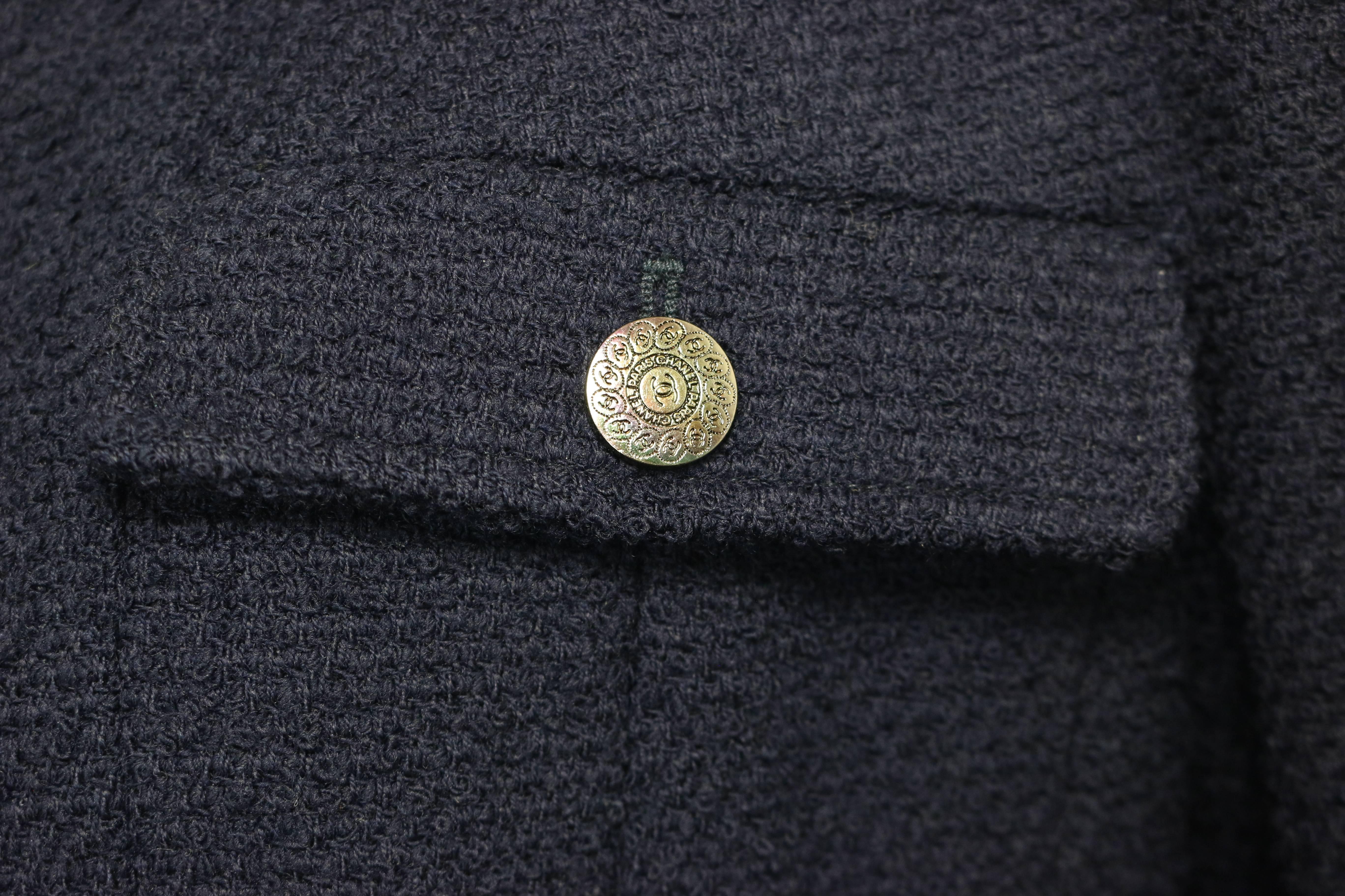 Unworn Vintage Fall 1998 Chanel Dark Navy Boucle Wool Jacket In New Condition For Sale In Sheung Wan, HK
