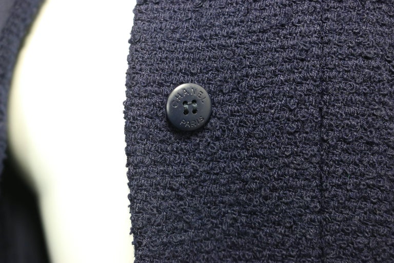 Unworn Vintage Fall 1998 Chanel Dark Navy Boucle Wool Jacket For Sale 1