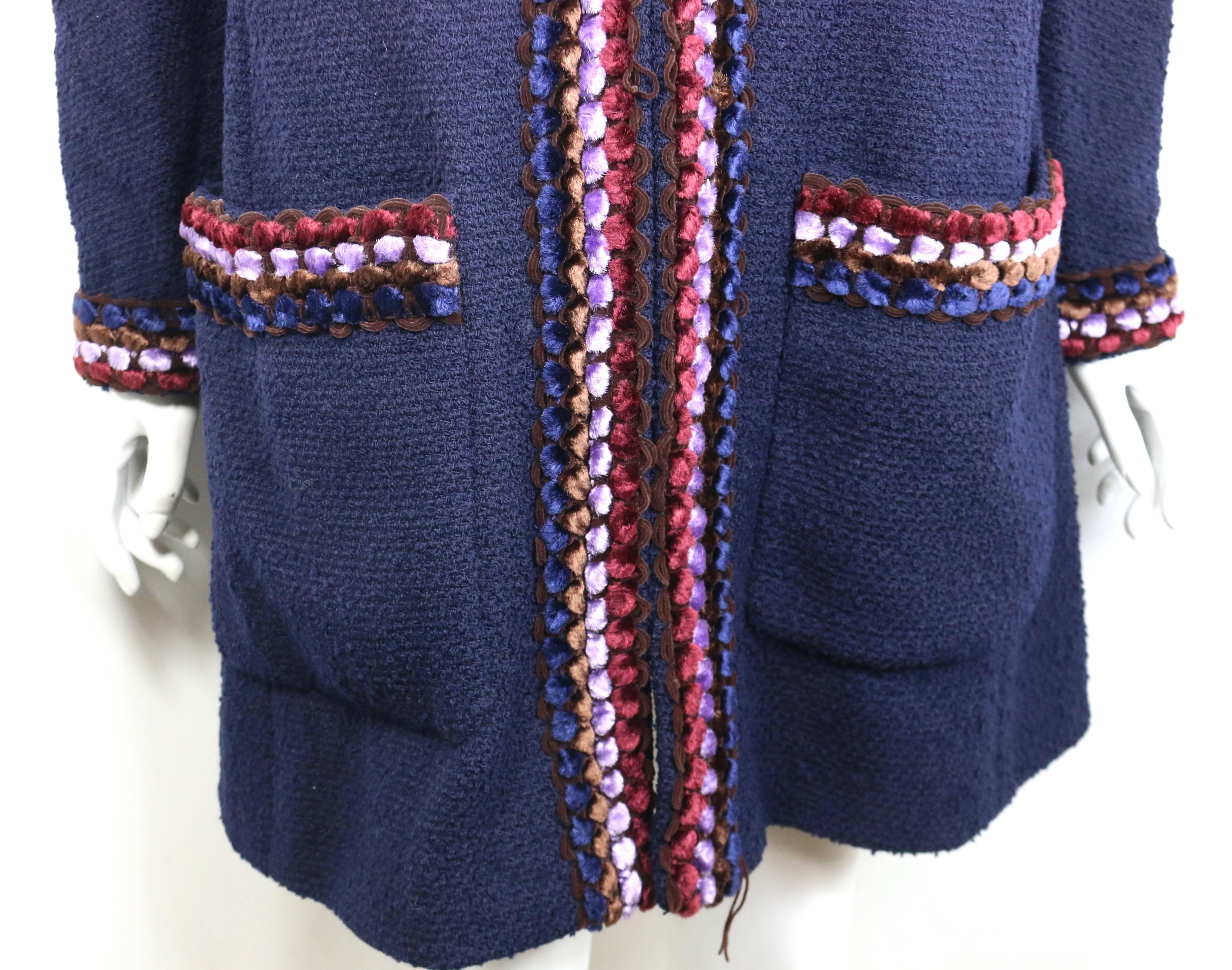 Chanel - Manteau en tweed bleu marine bordé de chenille et de laine bouclée avec passepoil, Paris, automne 97 en vente 1