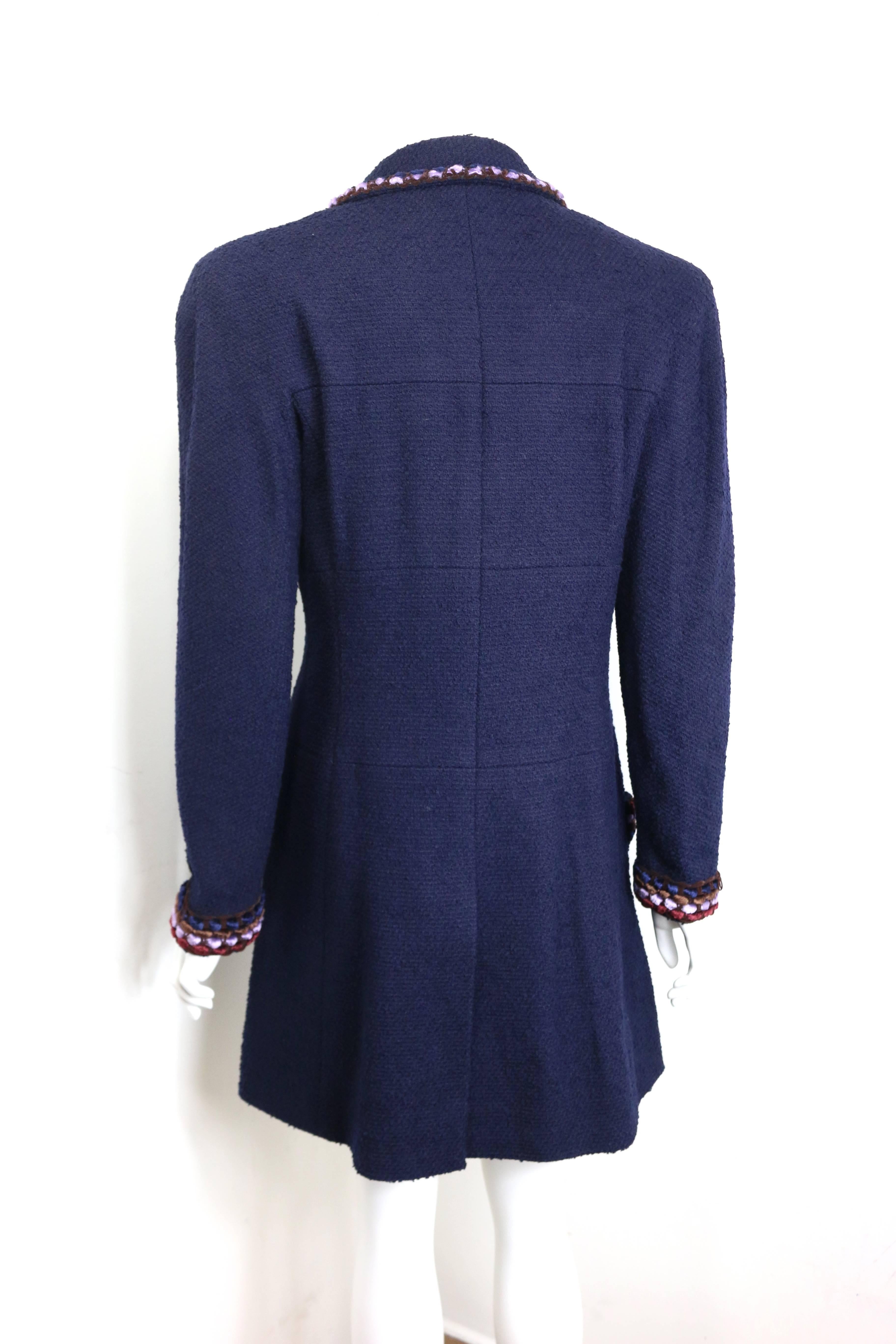 Noir Chanel - Manteau en tweed bleu marine bordé de chenille et de laine bouclée avec passepoil, Paris, automne 97 en vente