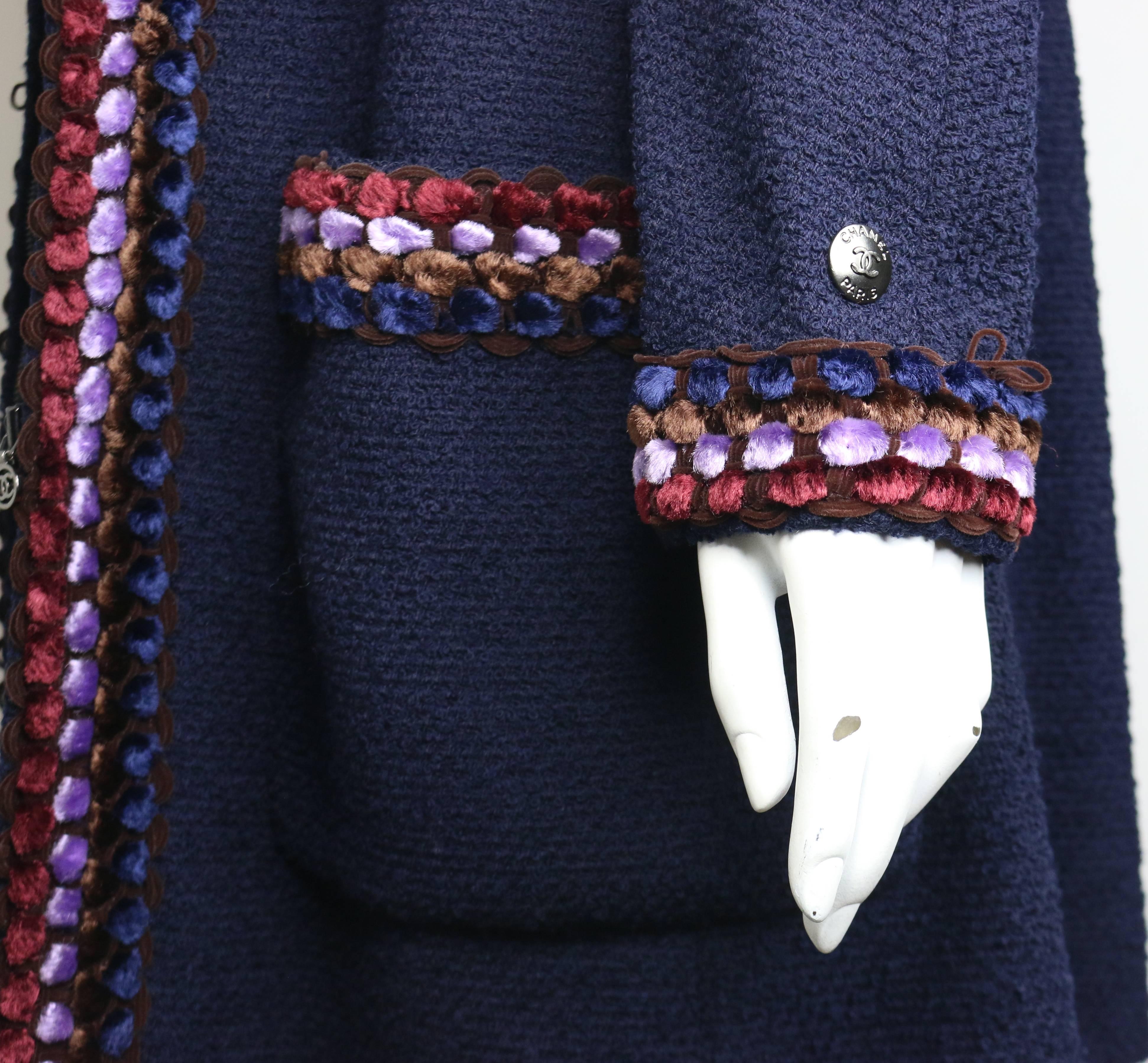 Fall 97 Chanel Navy Paris Chenille Pom Bouclé Wool Piping Trim Tweed Coat In New Condition For Sale In Sheung Wan, HK