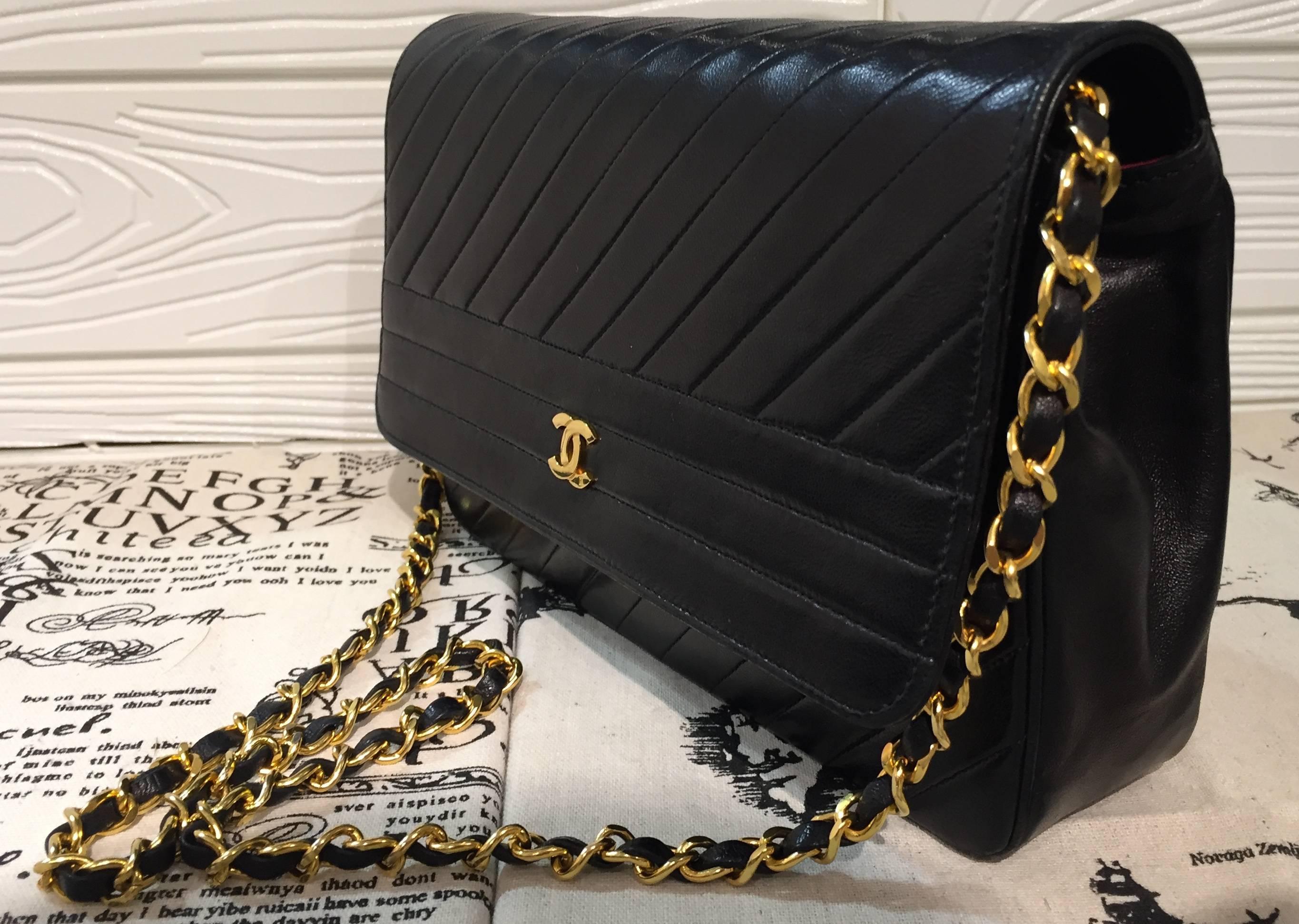 - Vintage 90s Chanel classic black lambskin quilted shoulder bag. 

- Diagonal and horizontal stripes pattern. 

- Gold toned hardware 