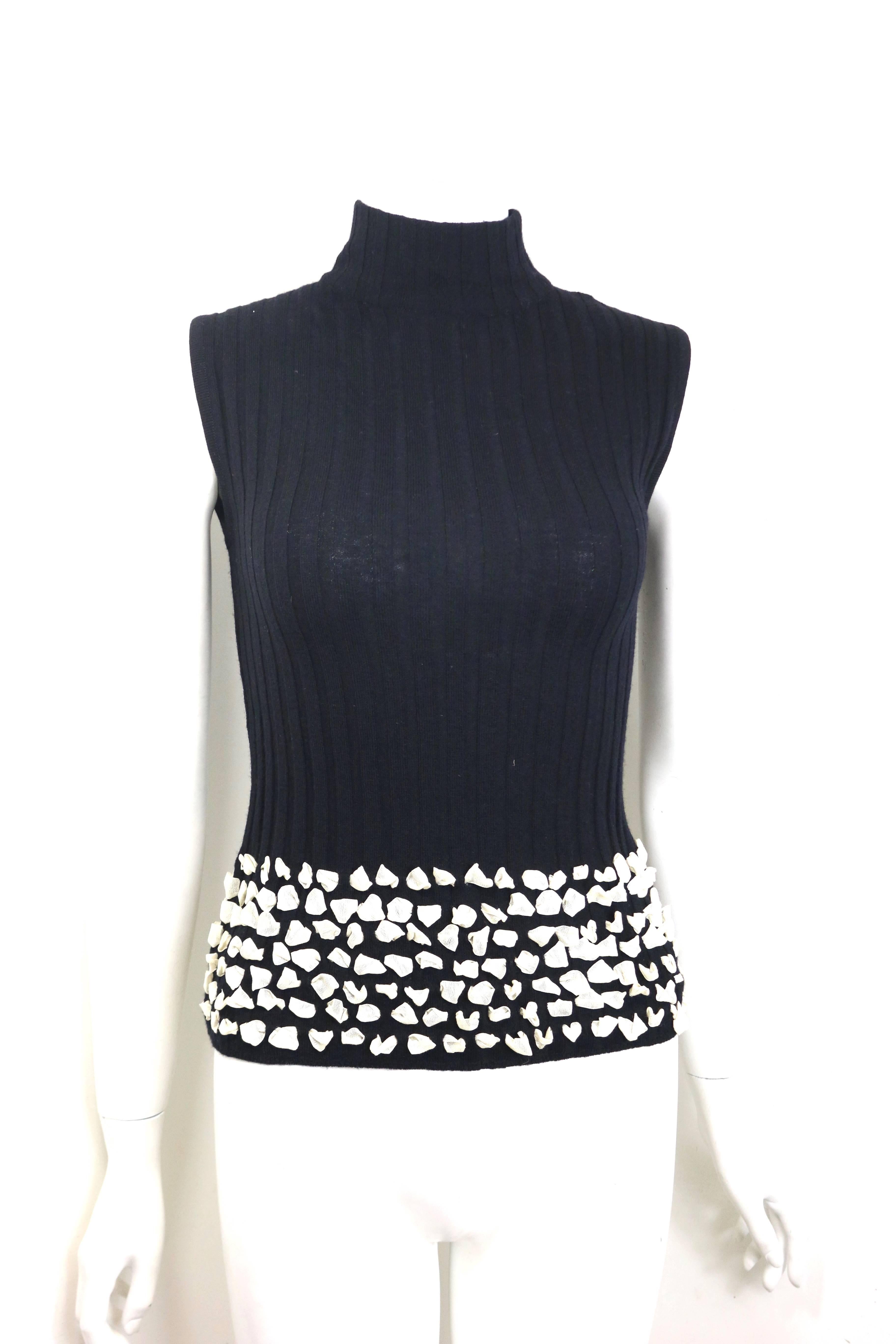 Gianni Versace Couture Ensemble double en laine tricotée noire et dentelle blanche  Pour femmes en vente