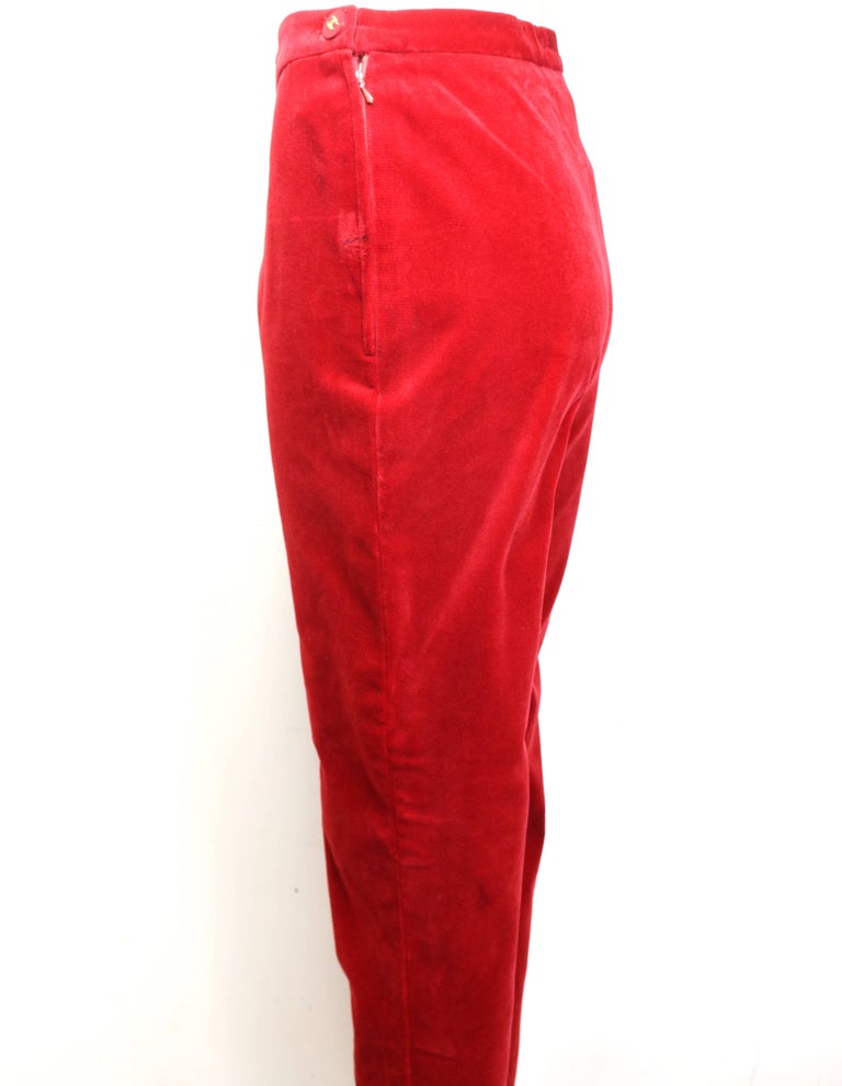 - Vintage 90s Chanel red velvet pants.   

- Straight leg with a slim hem cutting.   

- Red gold toned 