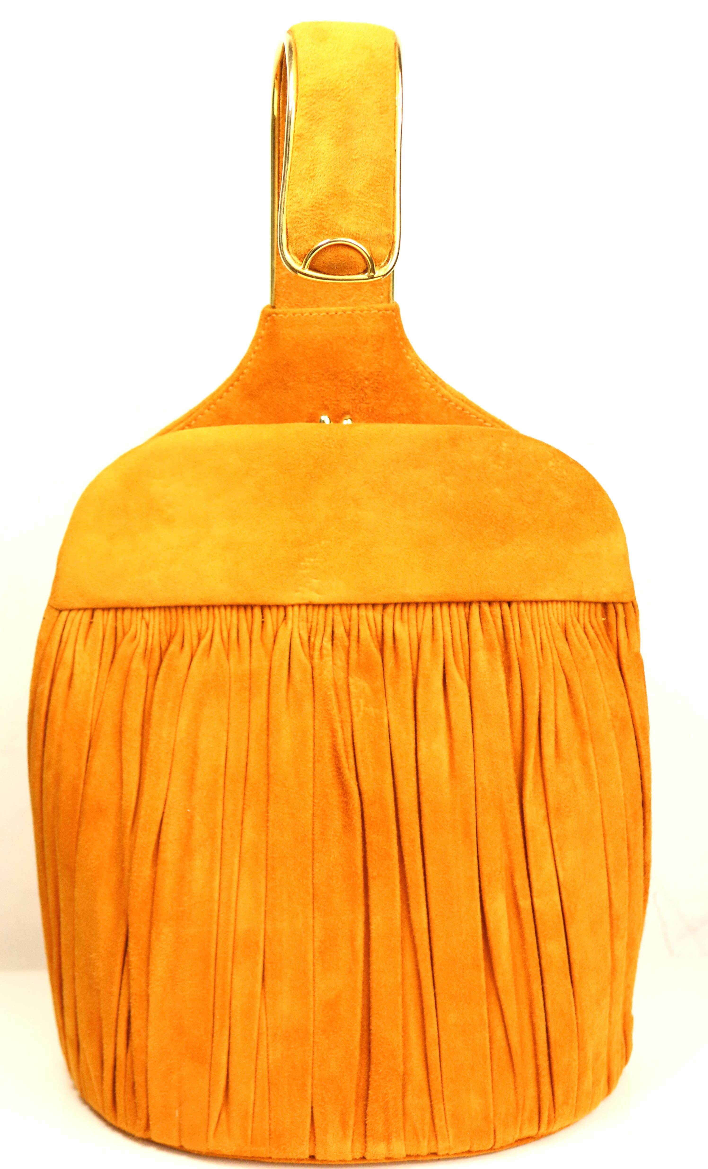 - Vintage 80s Andrea Pfister orange yellow suede handbag. 

- Featuring a gold toned kiss lock closure, open up to gold leather interior with two slip pockets. 

- Gold toned hardware piping suede crook handle. 

- Pleated front. 

- A very
