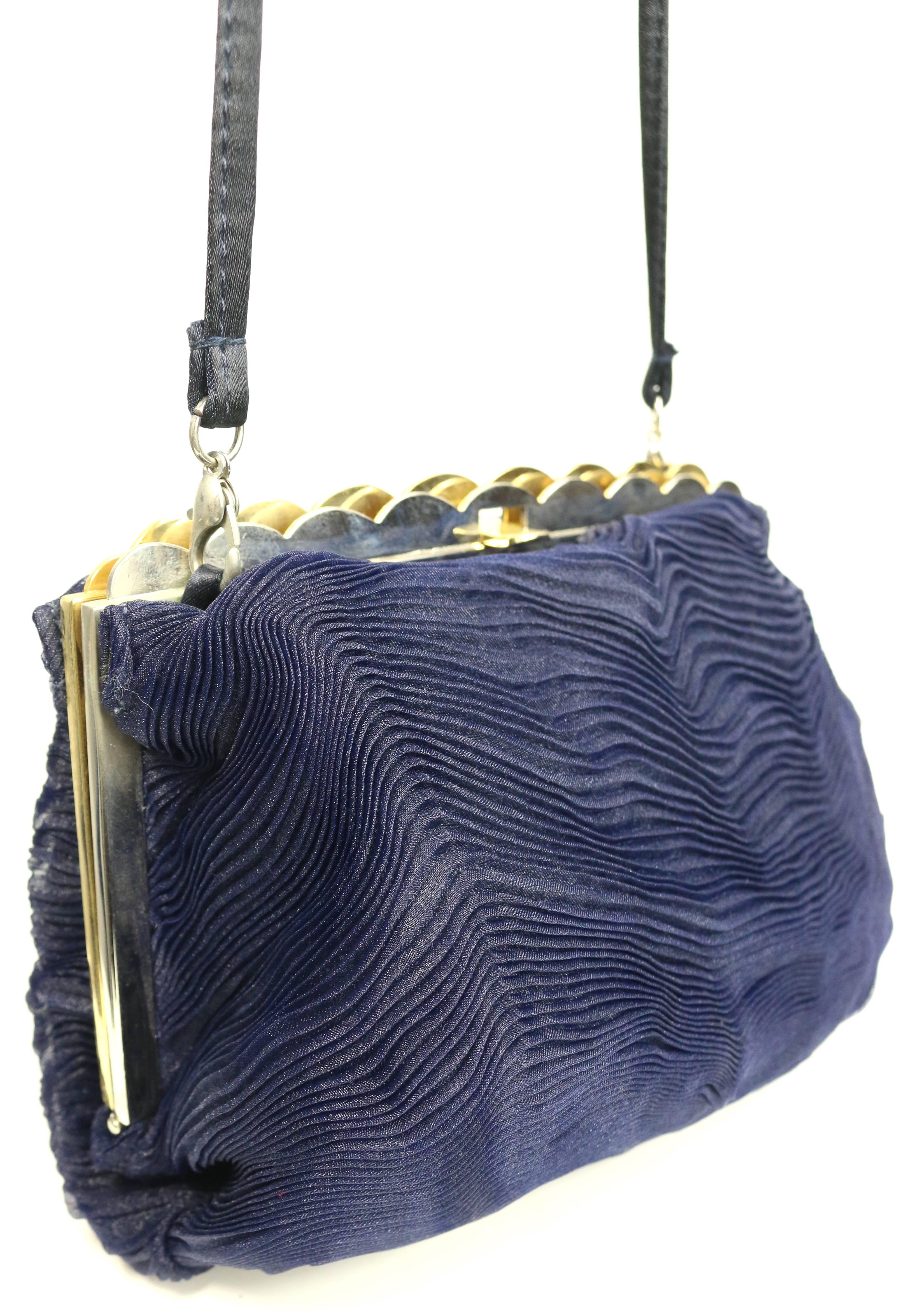 - Vintage 90s Desmo dark navy light weight pleated wave pattern clutch/ shoulder bag. 

- Featuring silver and gold toned hardware outline that support the bag. 

- Gold toned buckle closure. 

- Detachable silk shoulder strap. 

- Interior zip