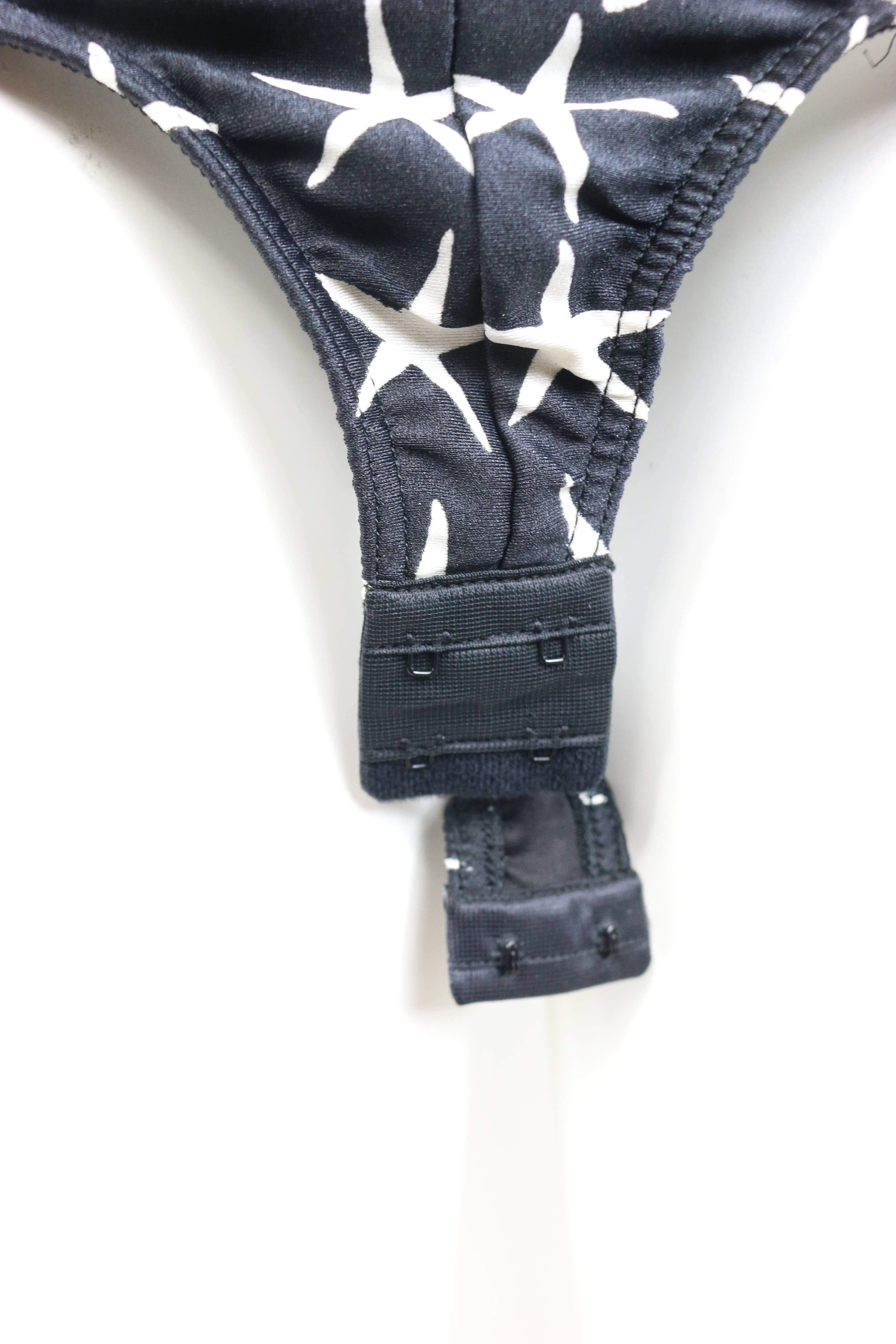 Gianni Versace Couture Schwarzes langärmeliges Bodysuit-Top mit weißen Sternen im Angebot 3