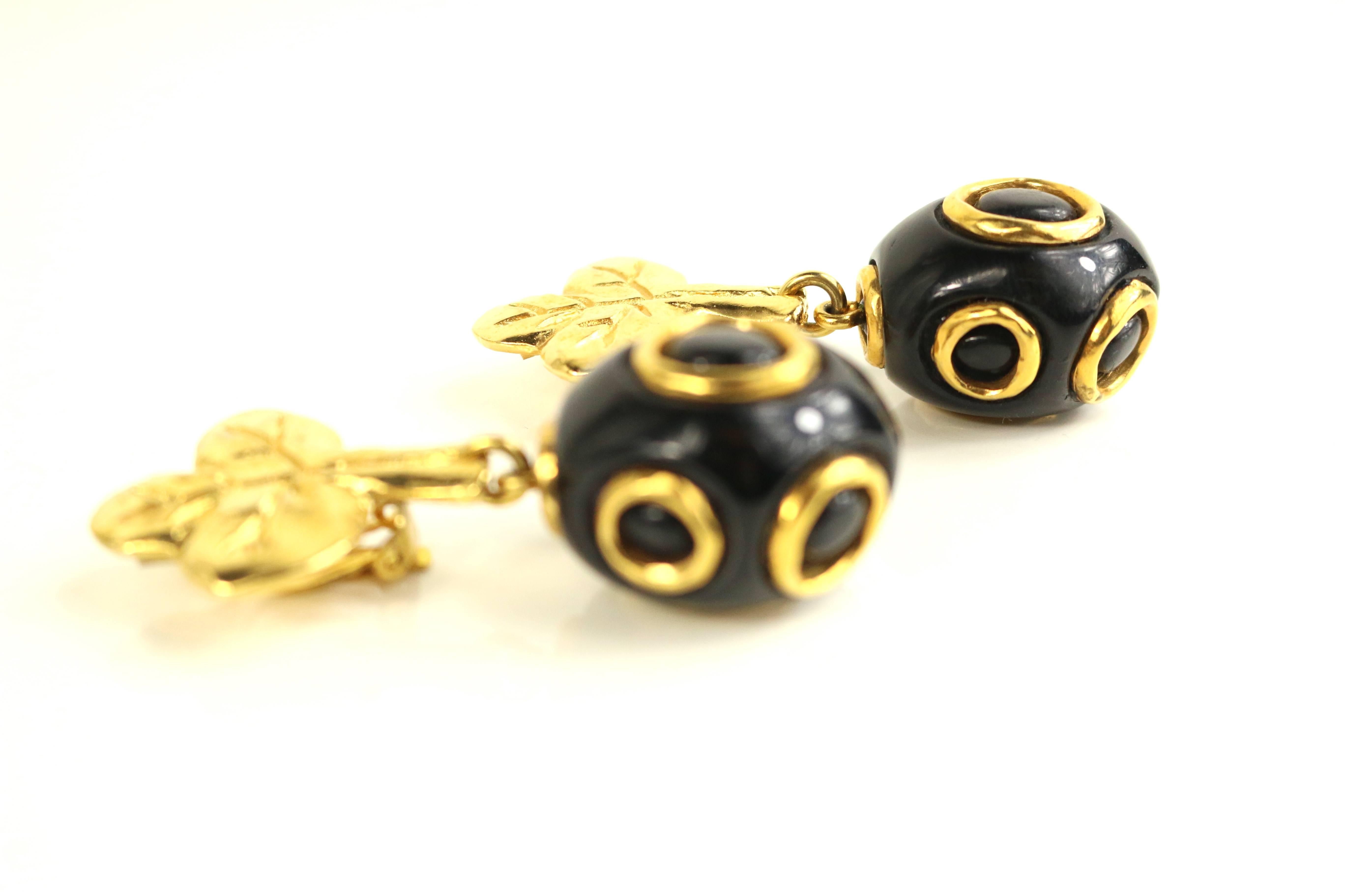 black and gold clover earrings