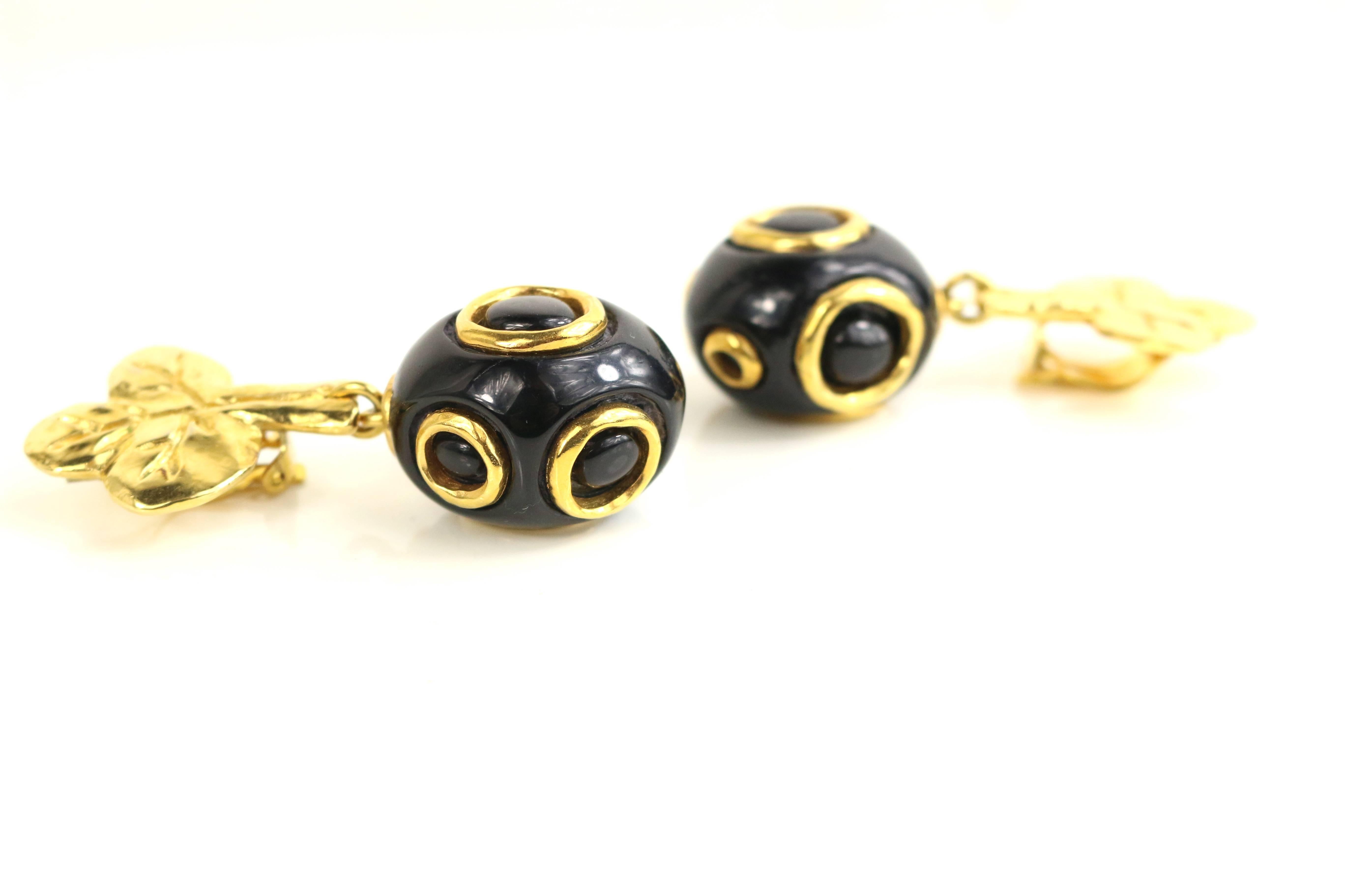 - Vintage 90s Christian Lacroix black and gold-toned hardware clover clip-on earrings. 

- Featuring drop black and gold-toned hardware round shape. 

- Height: 2.5 inches. (6.4cm). Length: 1 inches (2.5 cm). Diameter: 1 inches (2.5 cm). 

