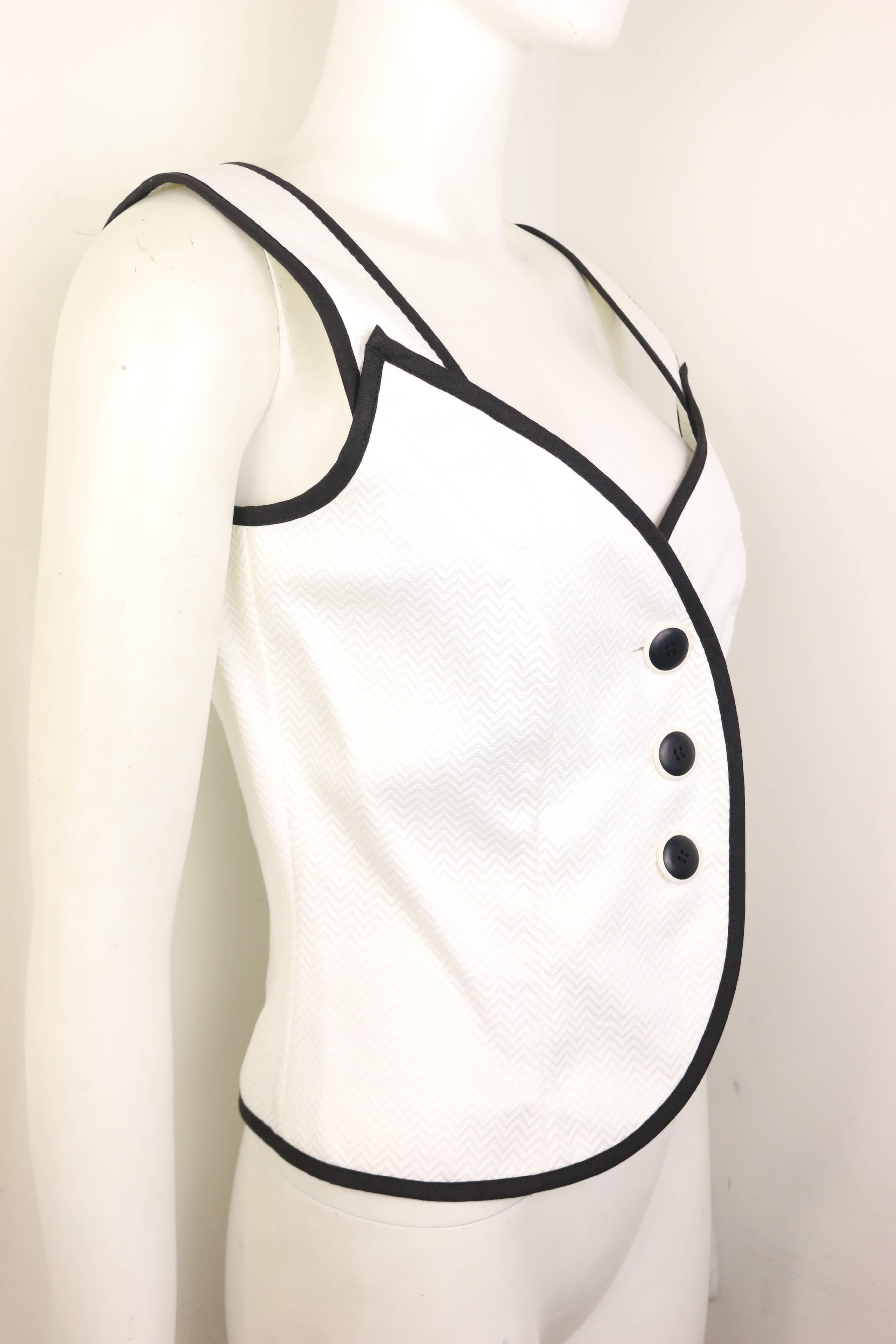 - Vintage Yves Saint Laurent white cotton chevron pattern with black piping trim tank top vest. 

- Featuring black and white buttons closure. 

- Size 38 Fr, 6 Us. 



