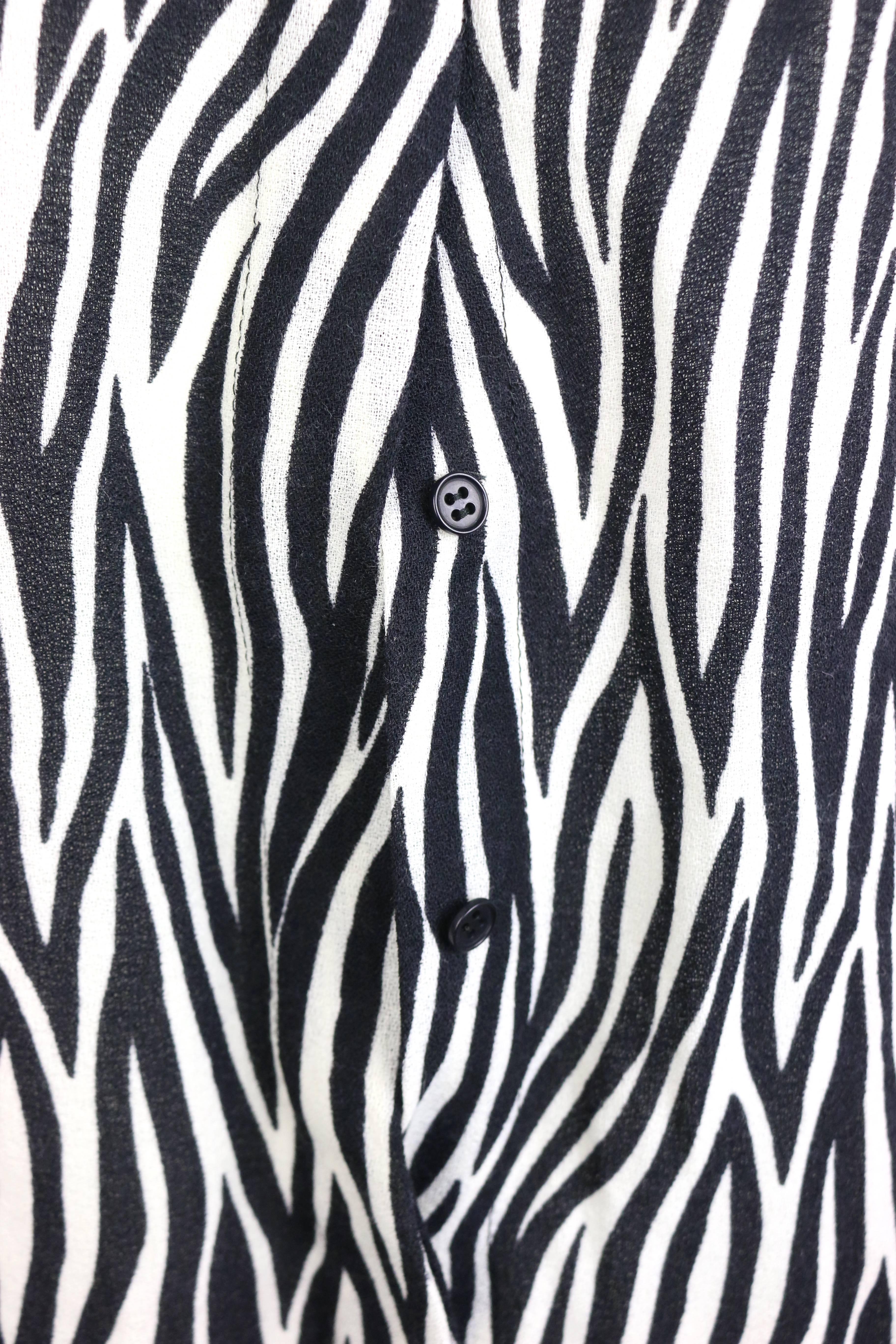 Noir Gianni Versace Couture Chemise en laine noire et blanche à motif zébré  en vente