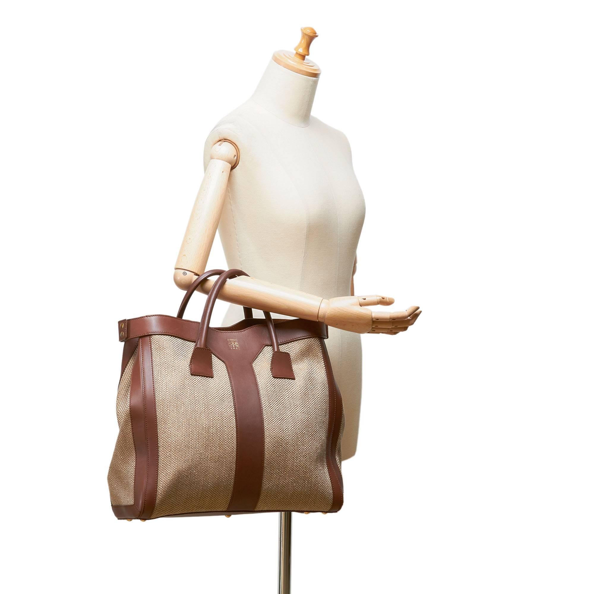 - YSL brown and beige woven hemp body with leather trim and linen Y tote bag. 

- Rolled leather handles with top magnetic closure

- Interior zip pocket.

- Length: 36cm. Height: 34cm. Width: 16cm. Strap drop: 9cm. 

- Included: Dust bag. 
