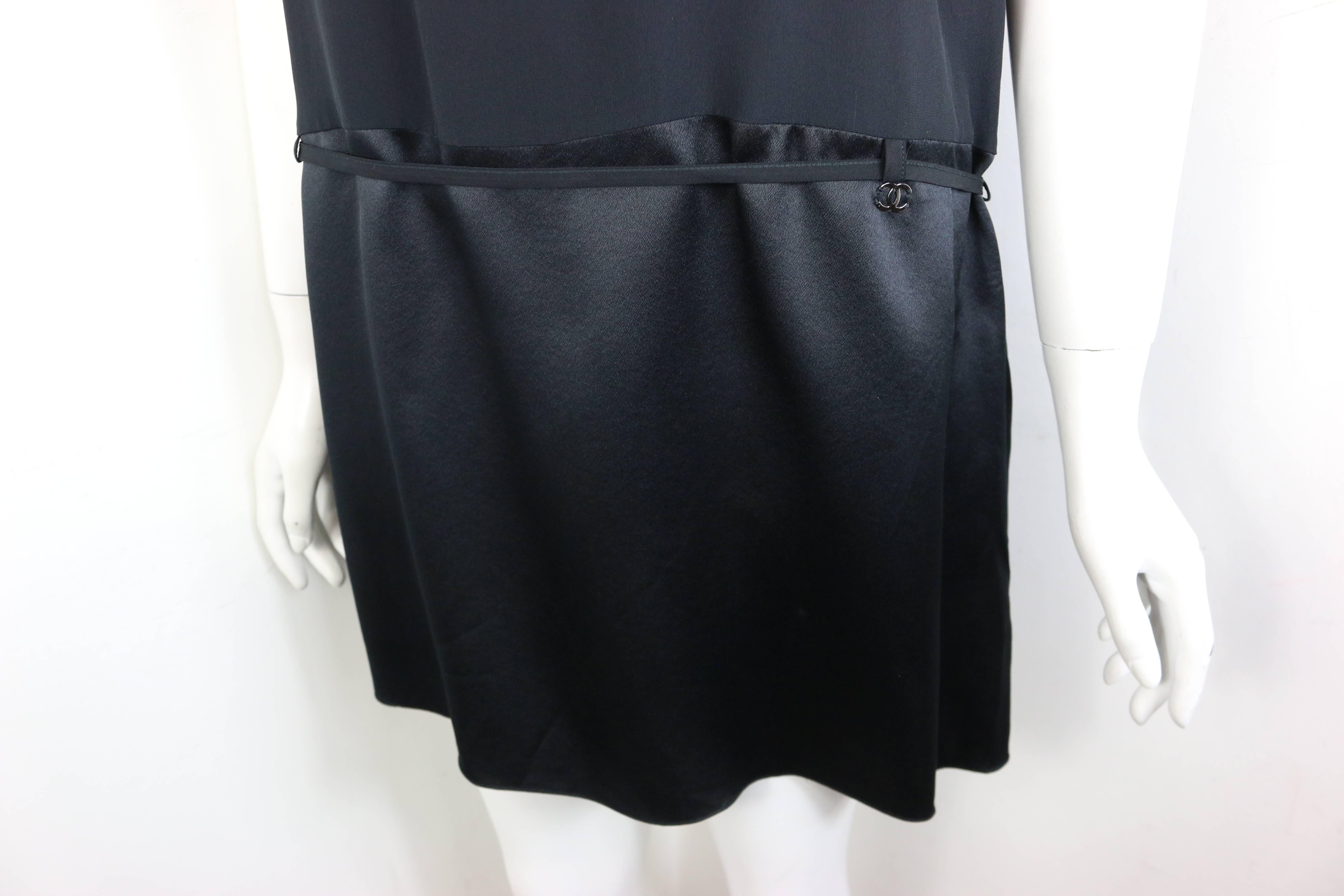 - Chanel black silk sleeveless round neck tunic from the year 2008 spring collection. 

- Featuring two different tones of silk material, which is lighter on the top and thicker on the bottom part. 

- Silver-toned 