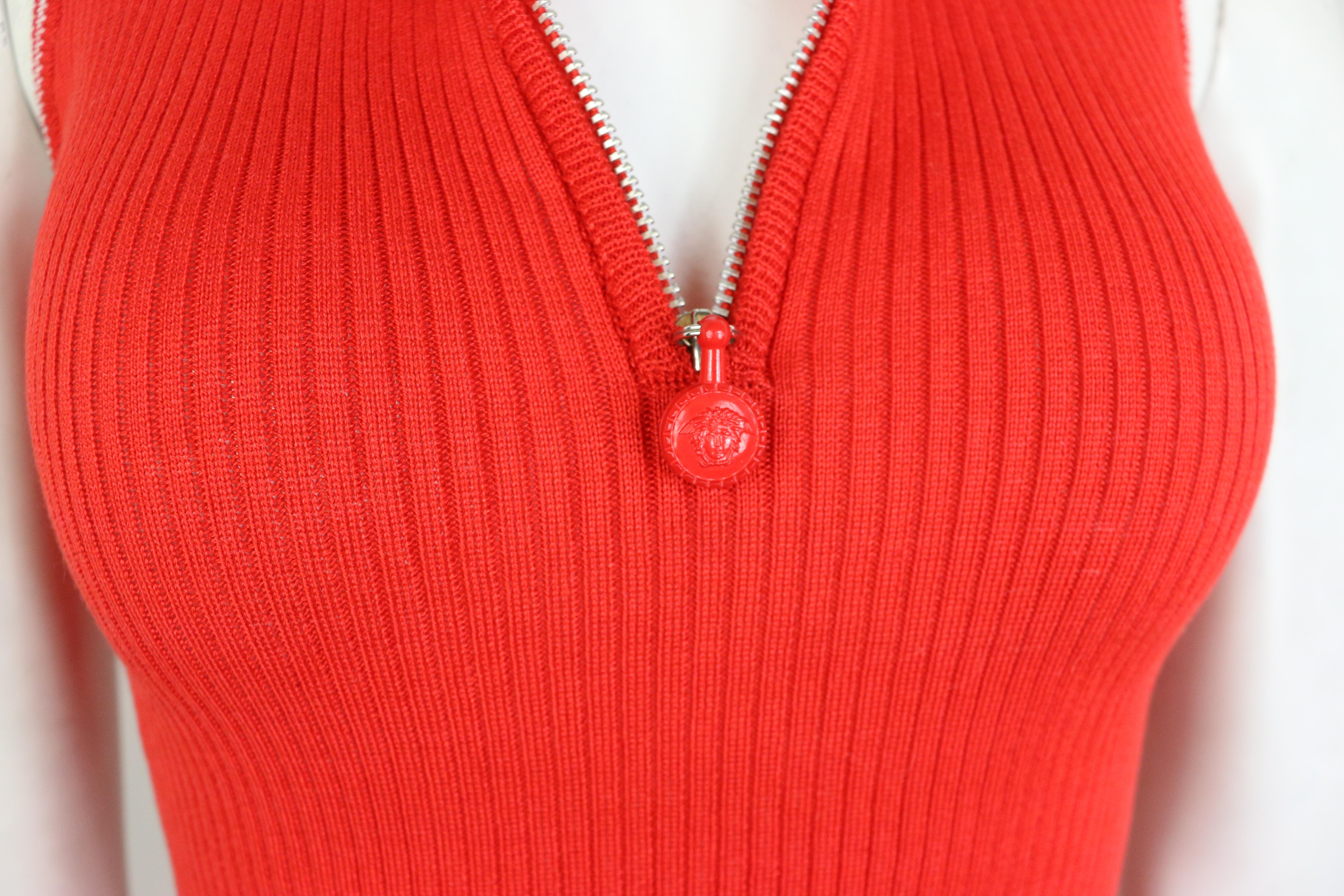 Gianni Versace Couture Conjunto de top y cárdigan de punto sin mangas en rojo y blanco en venta 1