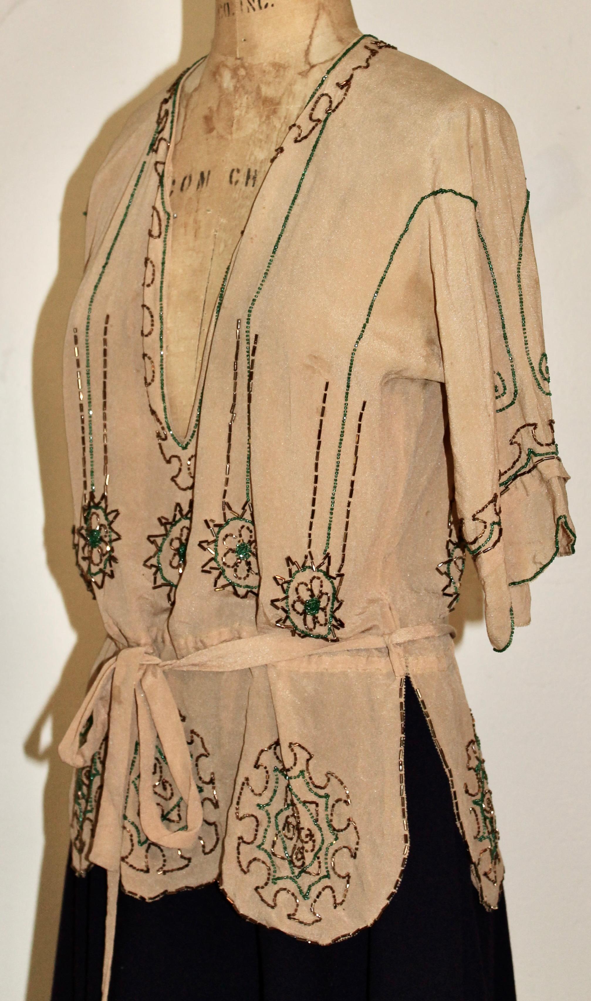 Blouse en mousseline brodée de perles de verre Art déco en vente 1