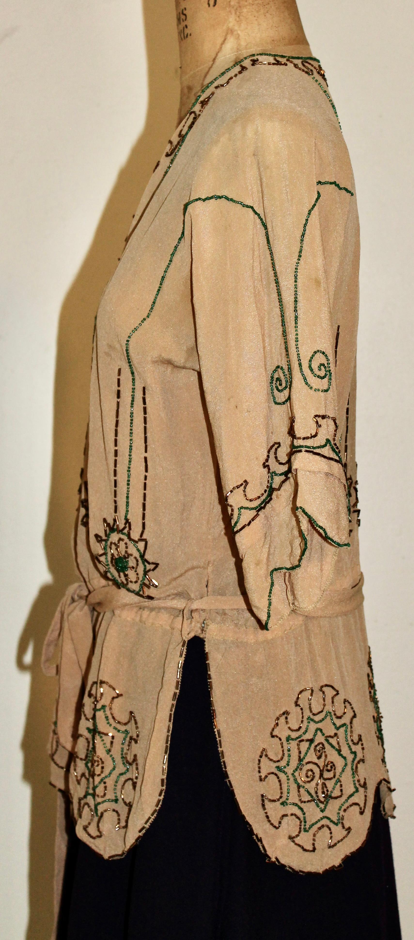 Blouse en mousseline brodée de perles de verre Art déco en vente 2