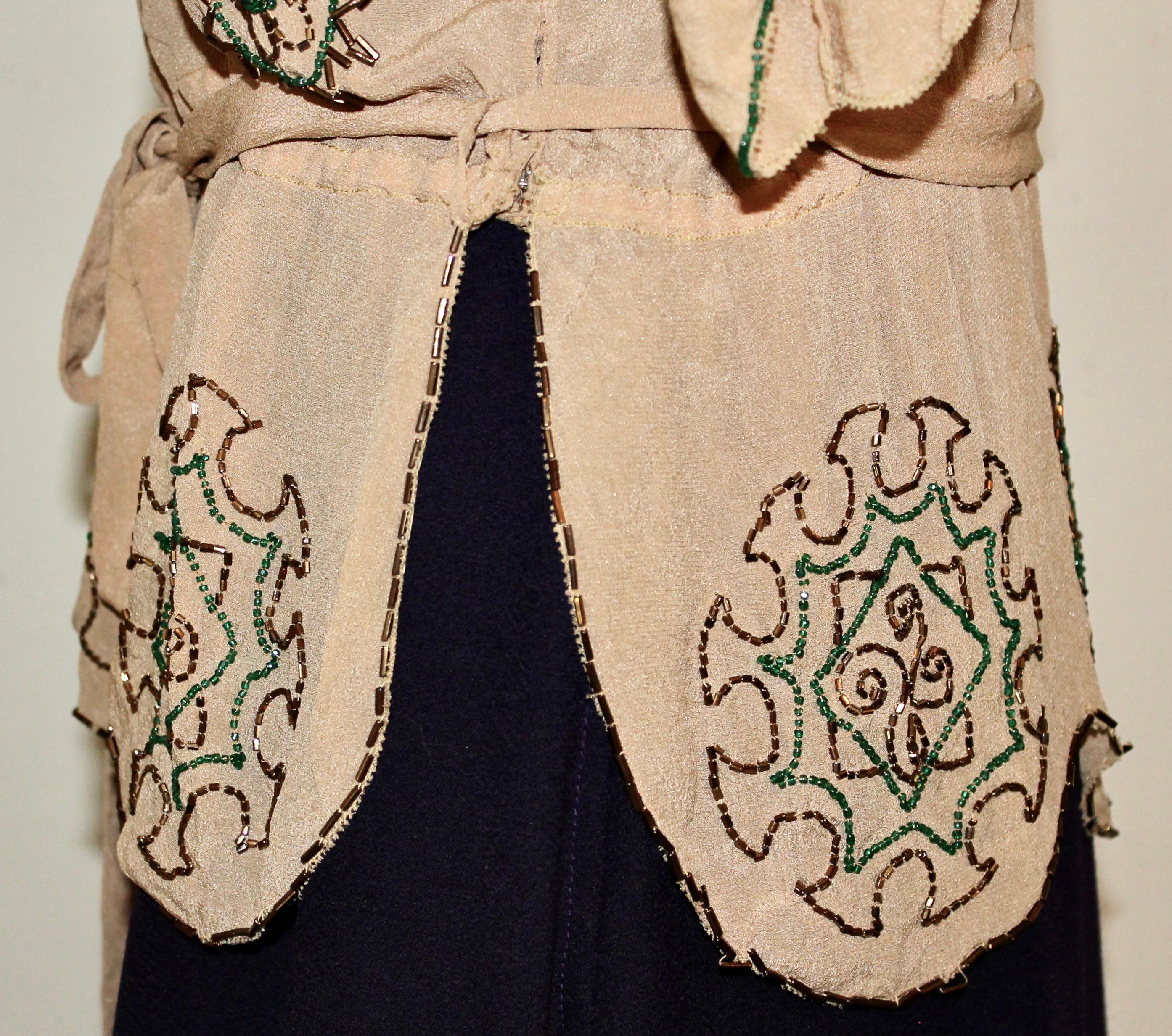 Blouse en mousseline brodée de perles de verre Art déco en vente 3
