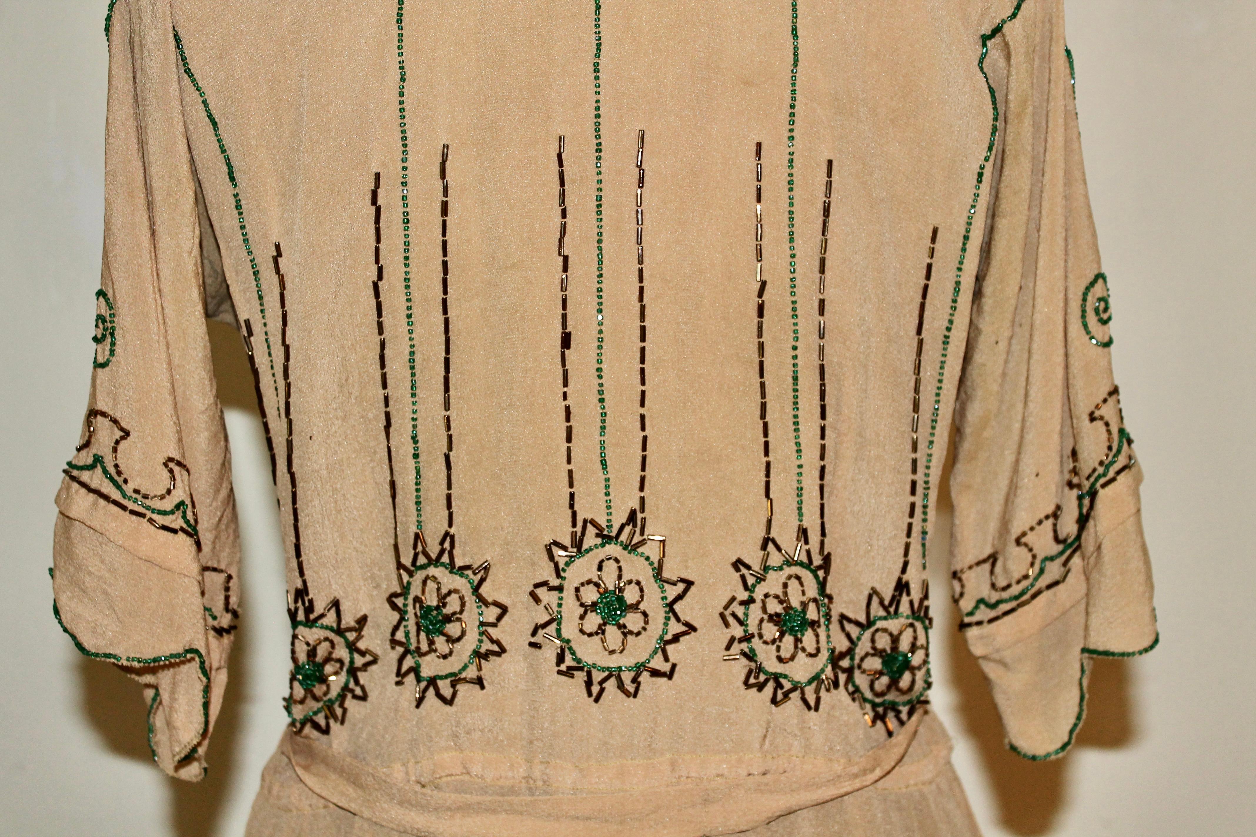 Blouse en mousseline brodée de perles de verre Art déco en vente 4