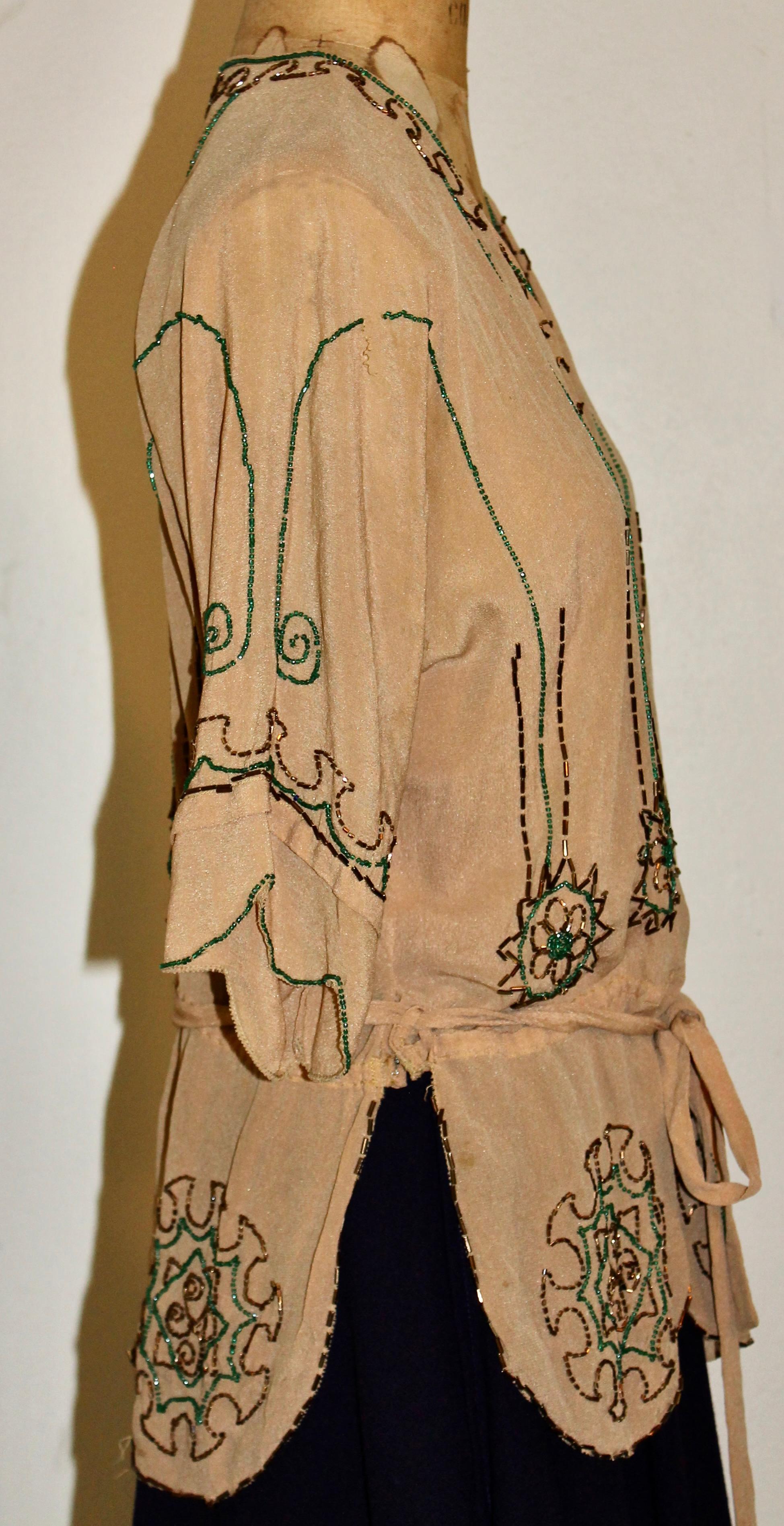 Blouse en mousseline brodée de perles de verre Art déco en vente 6