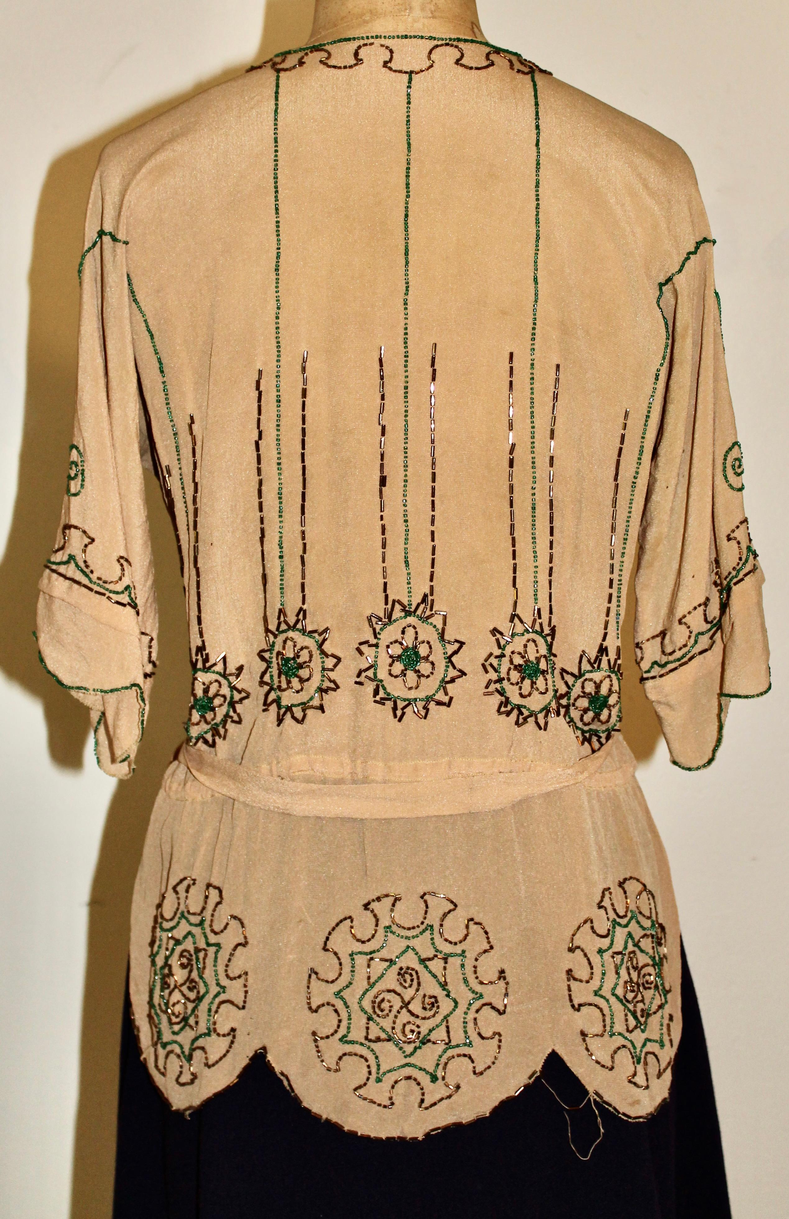 Blouse en mousseline brodée de perles de verre Art déco en vente 7