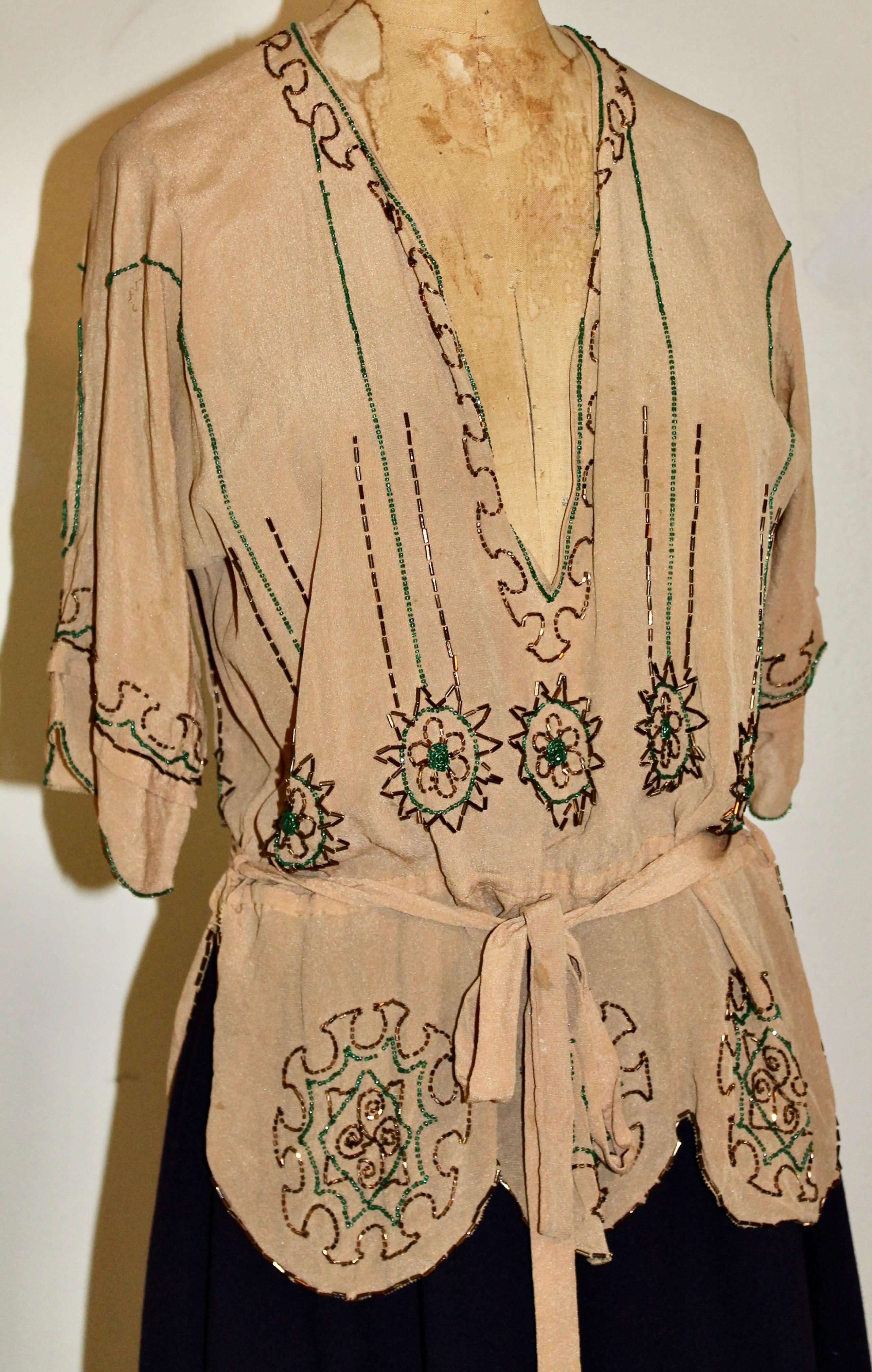 Blouse en mousseline brodée de perles de verre Art déco en vente 8
