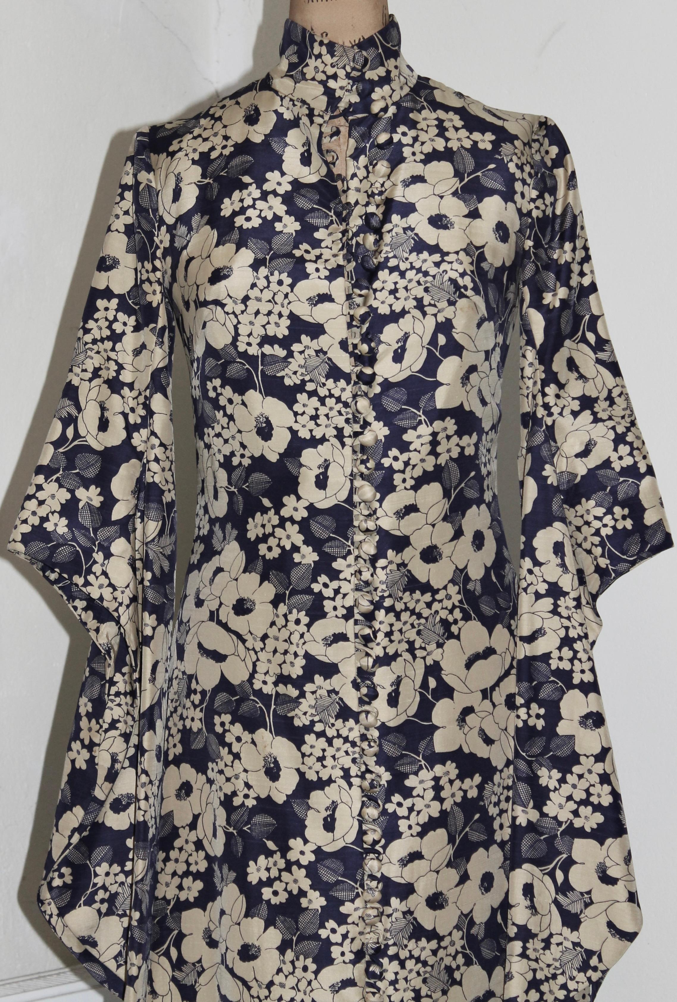 Noir AnnaCat - Robe en soie japonaise des années 1960 en vente